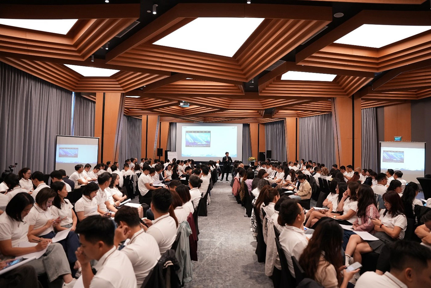 Văn Phú được vinh danh Top 100 nơi làm việc tốt nhất Việt Nam 2025 - Ảnh 3.