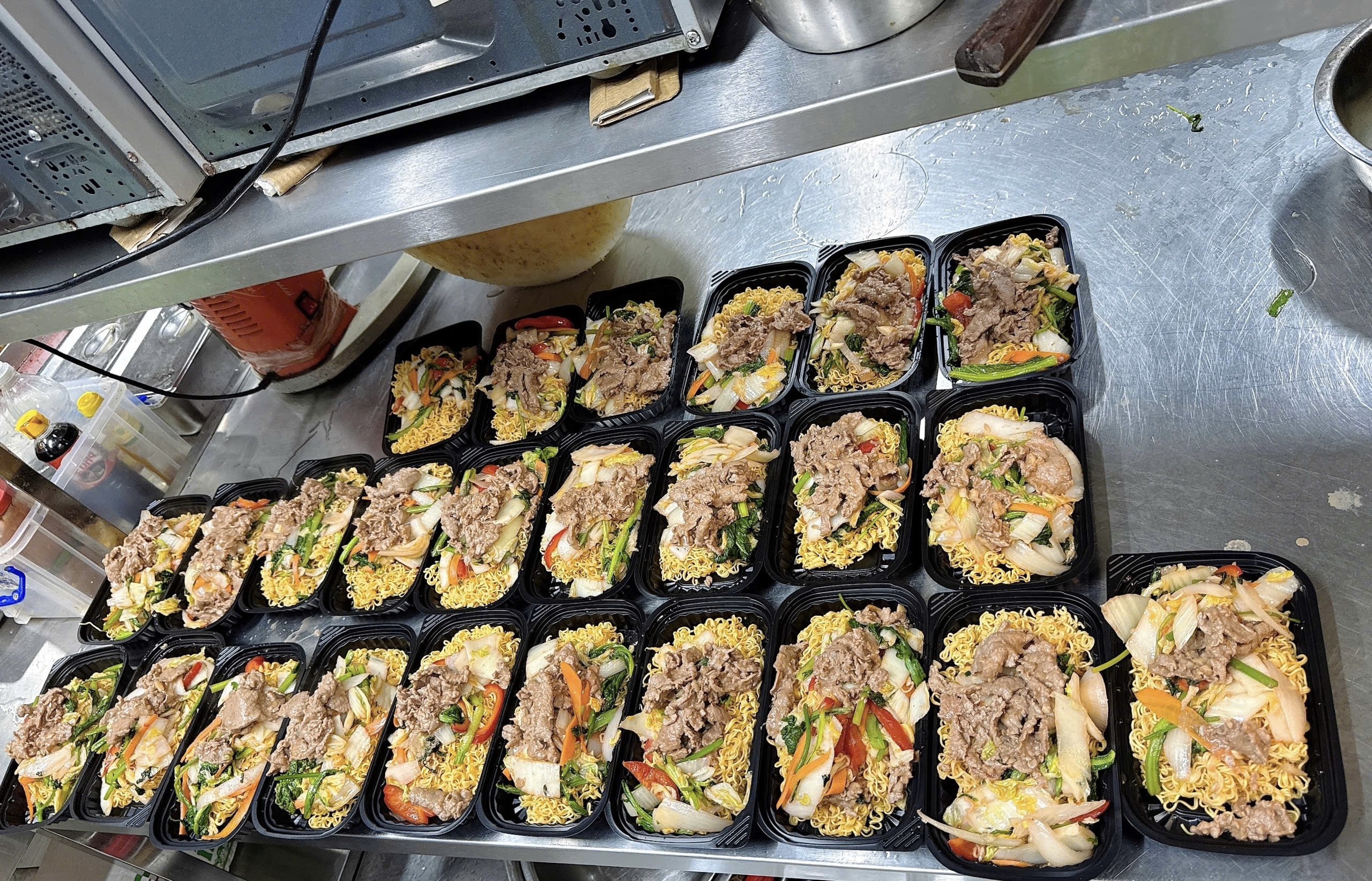 Ngập lụt Khánh Hòa, Đắk Lắk: Ấm áp nhà mới mua để người dưng tránh lũ- Ảnh 3.