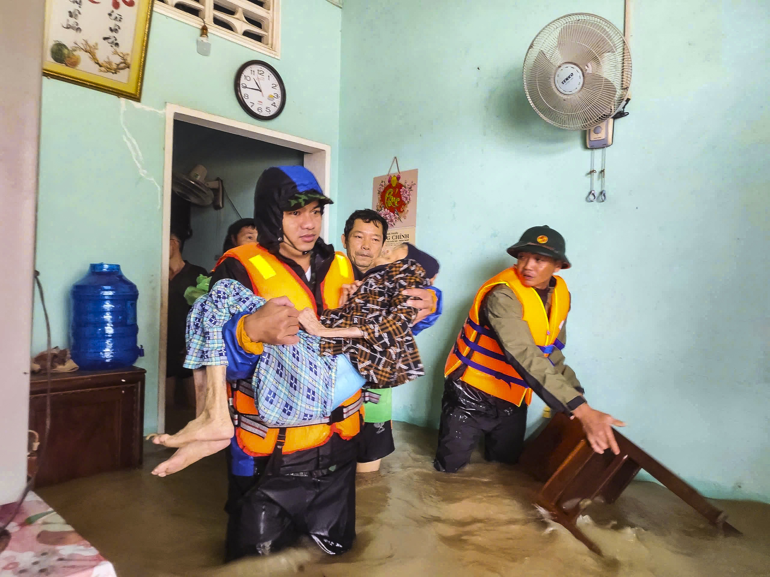 Gia Lai khắc phục hậu quả lũ dữ: Những mất mát và hy vọng từ người dân - Ảnh 9.