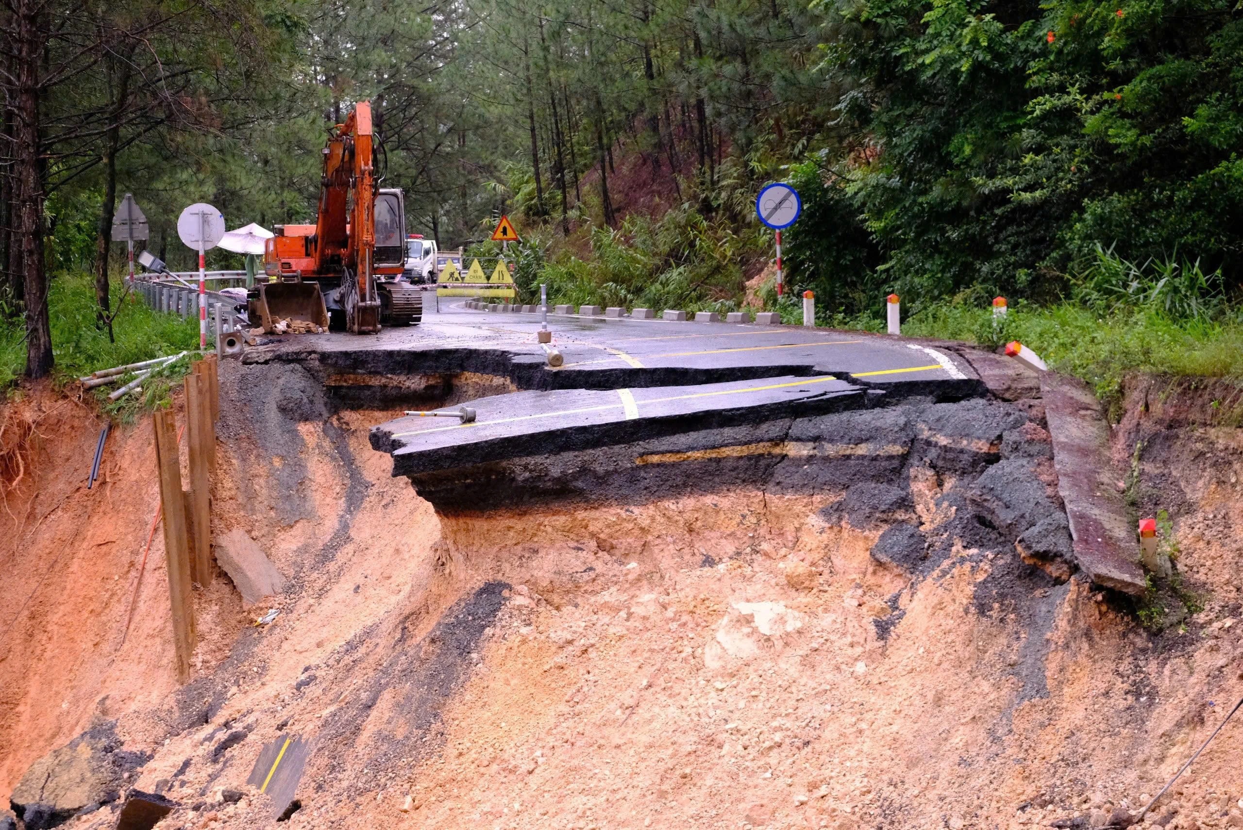 Tổng lực ứng phó ngập lụt lịch sử - Ảnh 1.