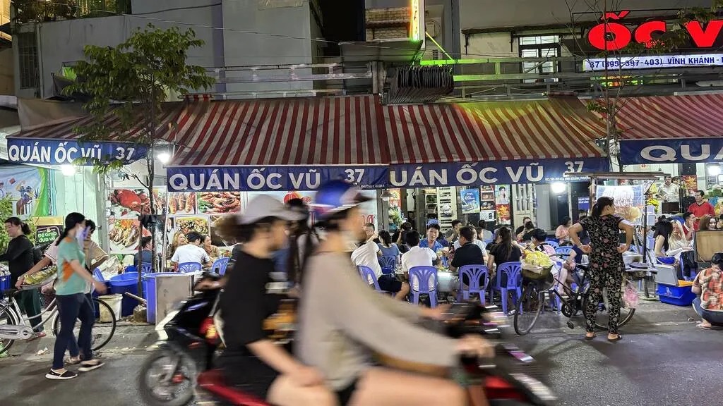 Phố đêm ở quận 4 cũ bất ngờ vào top 10 con đường hấp dẫn nhất thế giới - Ảnh 10.