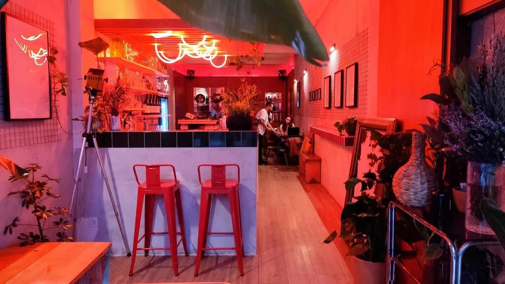 Phố đêm ở quận 4 cũ bất ngờ vào top 10 con đường hấp dẫn nhất thế giới - Ảnh 3.