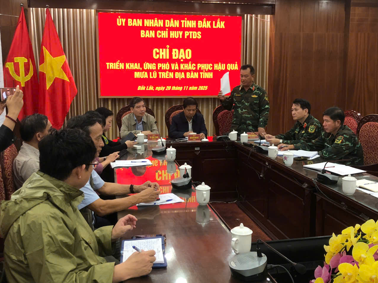 Đắk Lắk tổng lực cứu người dân vùng lũ Phú Yên cũ- Ảnh 1.