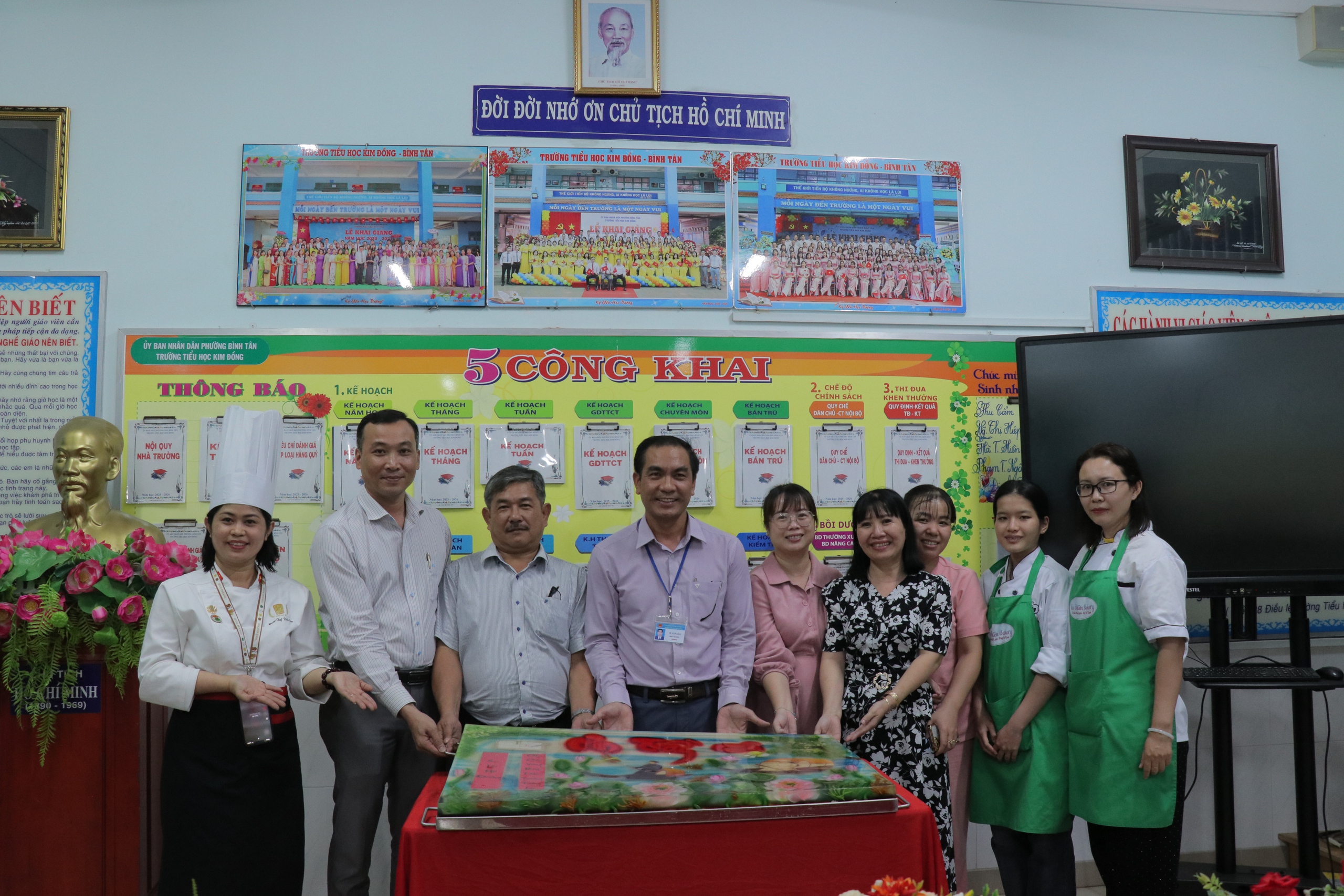 Ngắm bánh 3D dài 1 mét, mất hơn 10 tiếng hoàn thiện để tri ân ngày 20.11- Ảnh 4. Ngắm bánh 3D dài 1 mét, mất hơn 10 tiếng hoàn thiện để tri ân ngày 20.11- Ảnh 4.