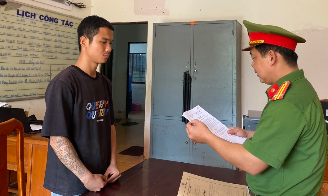 Khởi tố người đàn ông dụ dỗ giao cấu với bé gái 14 tuổi quen qua Facebook - Ảnh 1.