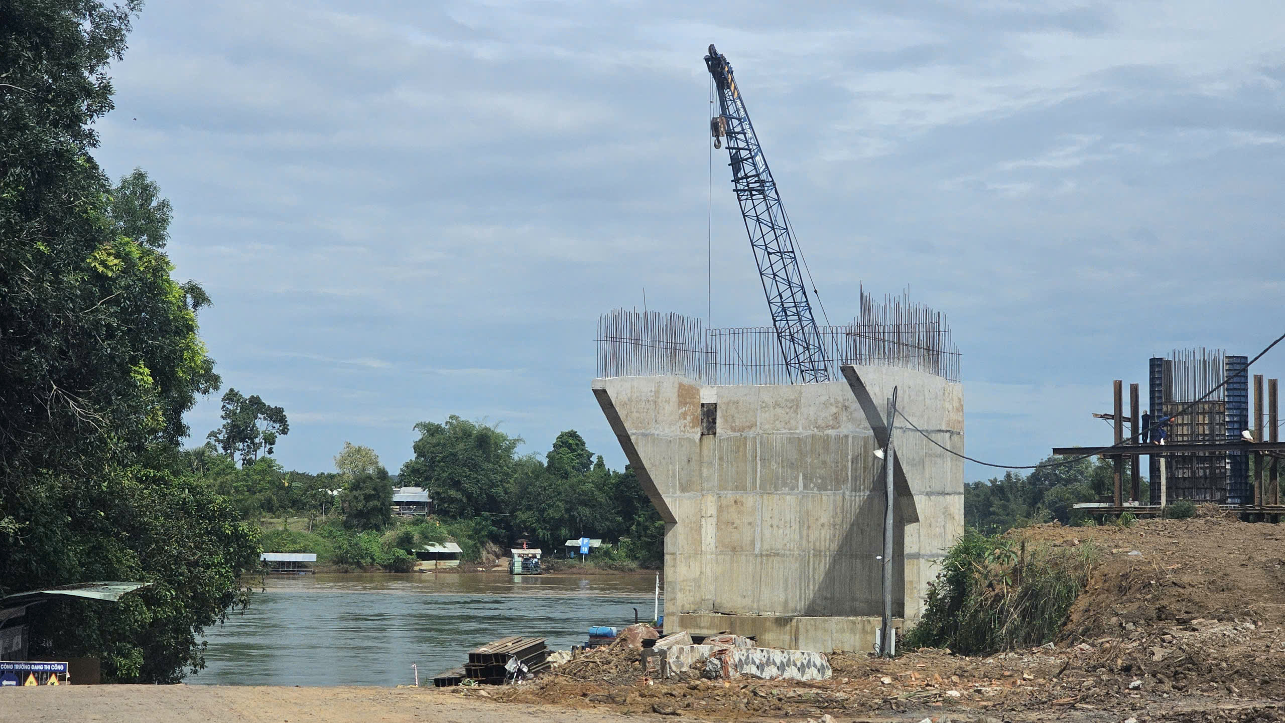 Thủy điện Trị An liên tục điều tiết nước lũ: Tăng, giảm rồi lại tăng- Ảnh 3.