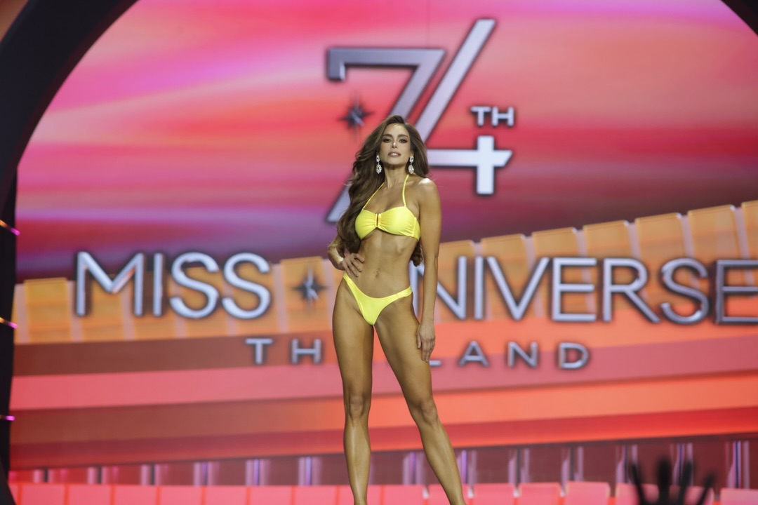 Hương Giang và loạt đối thủ quốc tế đọ sắc nóng bỏng ở bán kết Miss Universe - Ảnh 11.