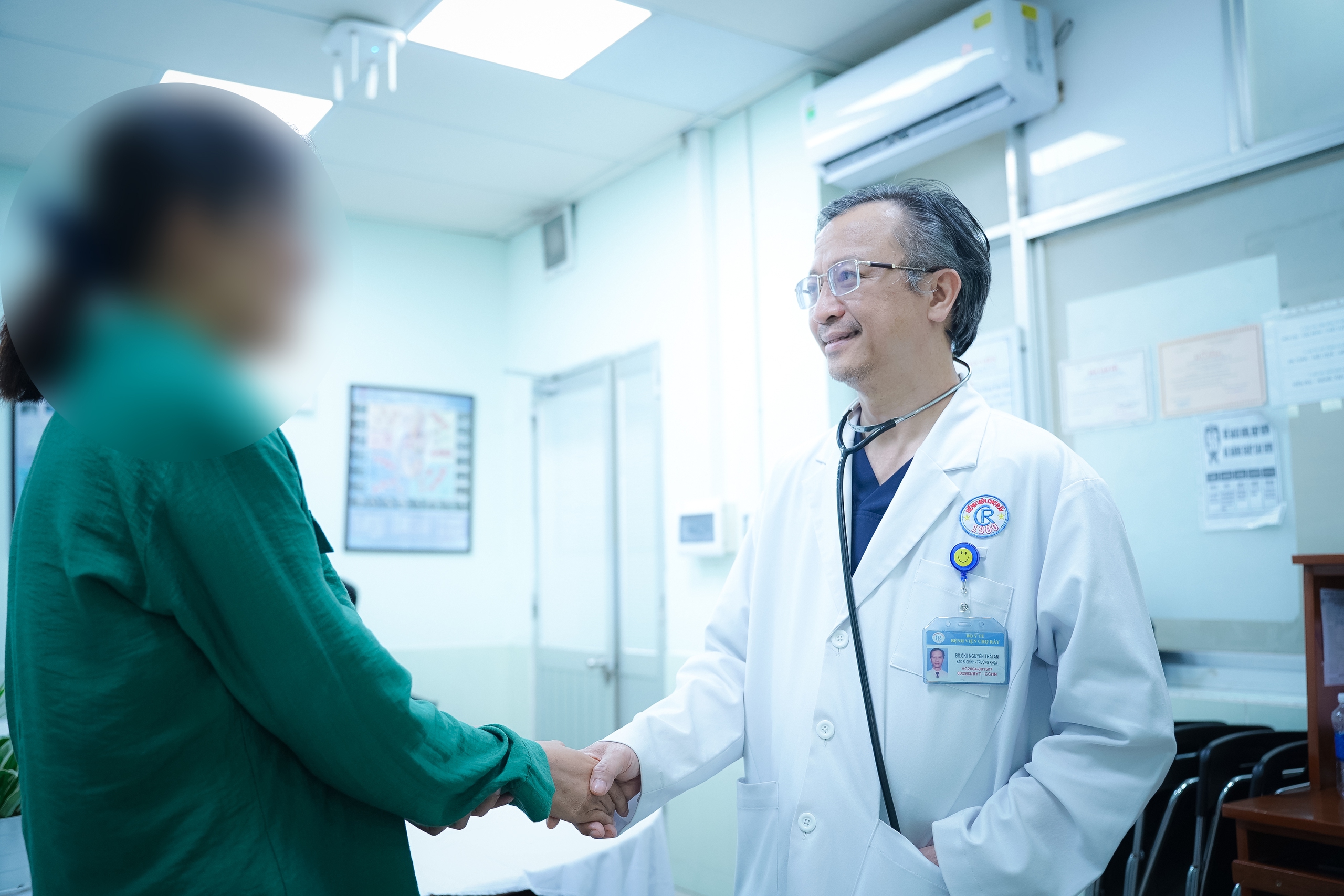 Bác sĩ Việt cứu sản phụ Campuchia có nguy cơ tử vong cả mẹ lẫn con- Ảnh 1.