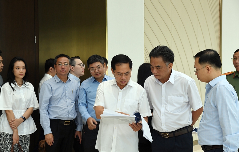 Phó thủ tướng Bùi Thanh Sơn thị sát nơi tổ chức Diễn đàn Kinh tế mùa thu  - Ảnh 2.