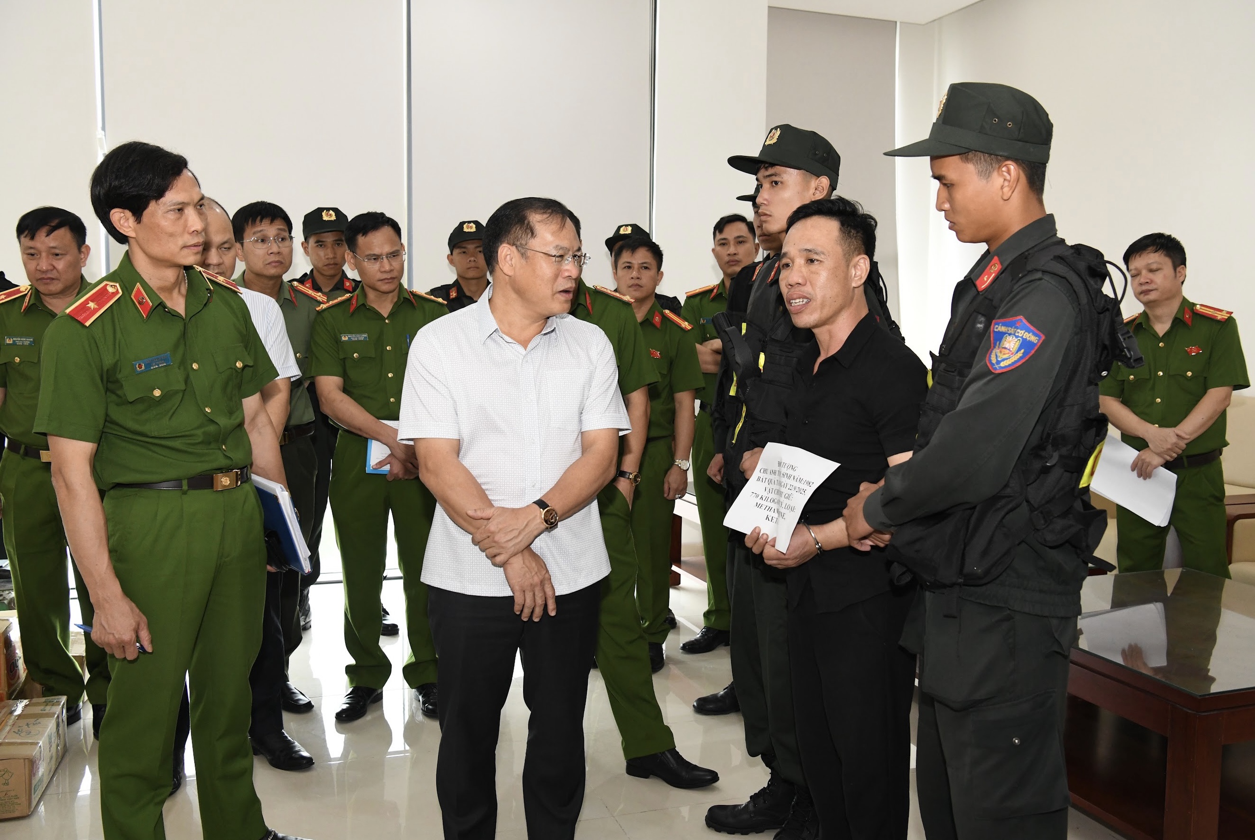 Phá chuyên án tiêu thụ 500 kg ma túy xuyên quốc gia trong chưa đầy 3 tháng - Ảnh 1.