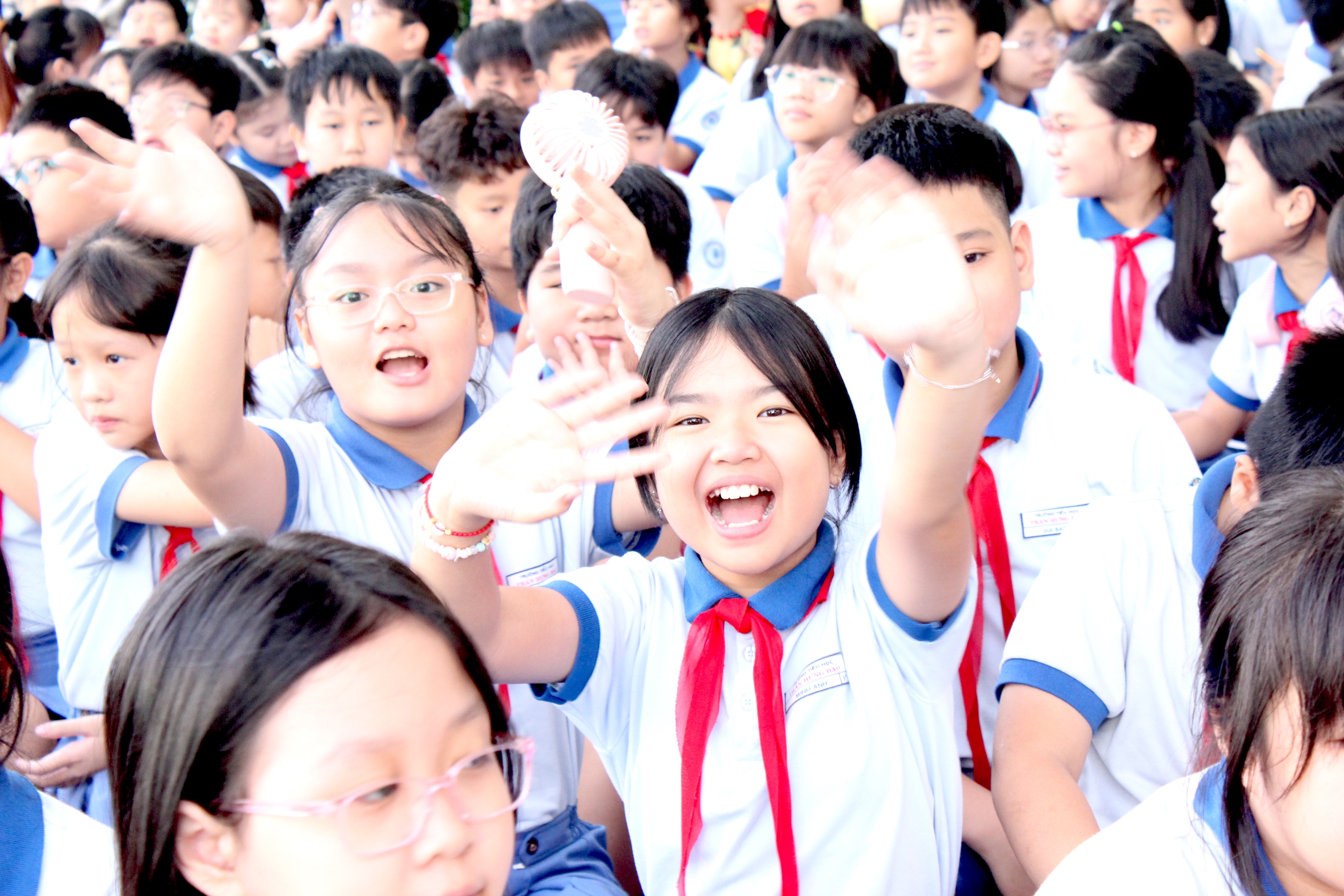 Những khoảnh khắc đẹp ngày Nhà giáo Việt Nam 20.11 - Ảnh 9.