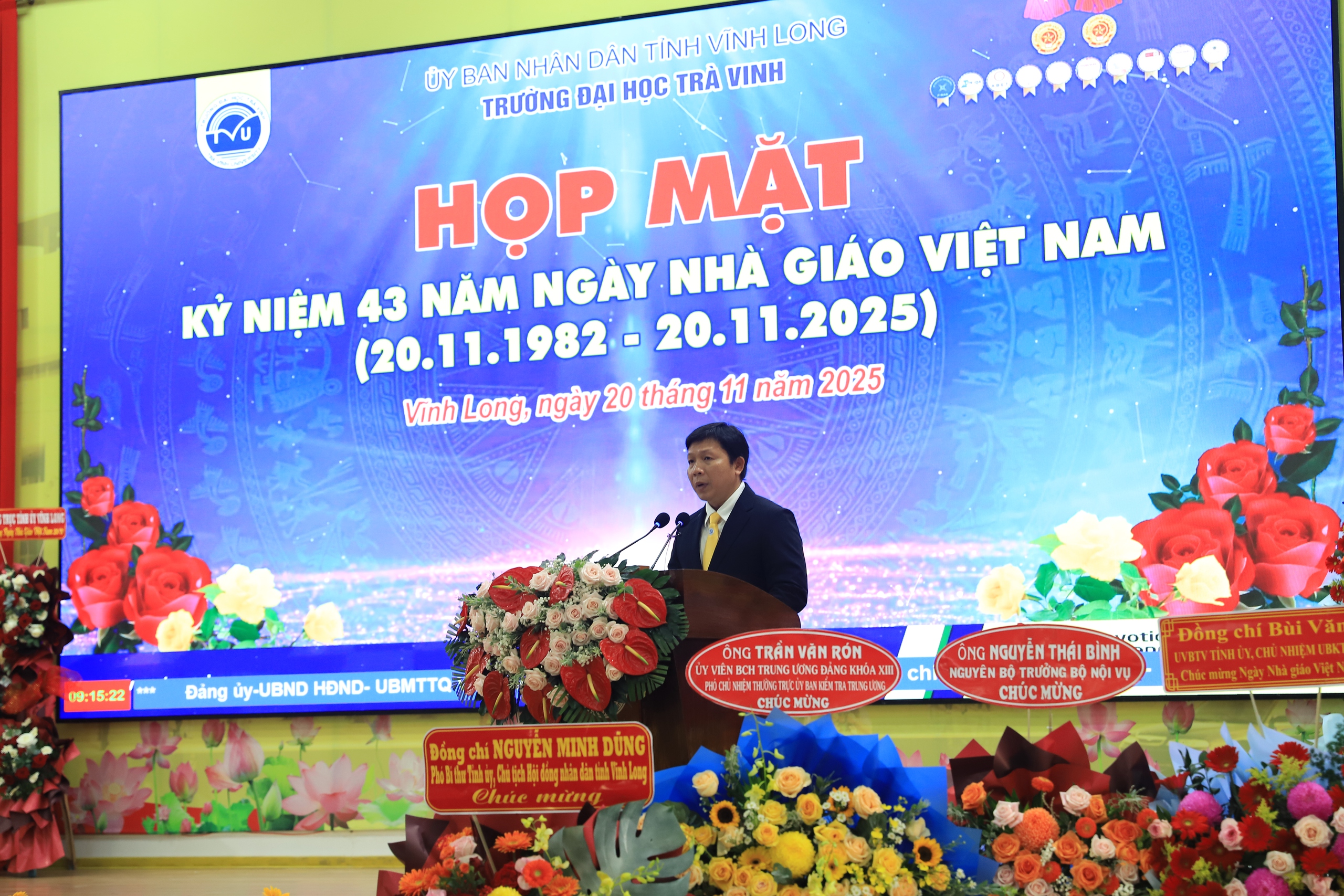 Trường ĐH Trà Vinh trao 200 suất học bổng trị giá hơn 1,1 tỉ đồng - Ảnh 1.