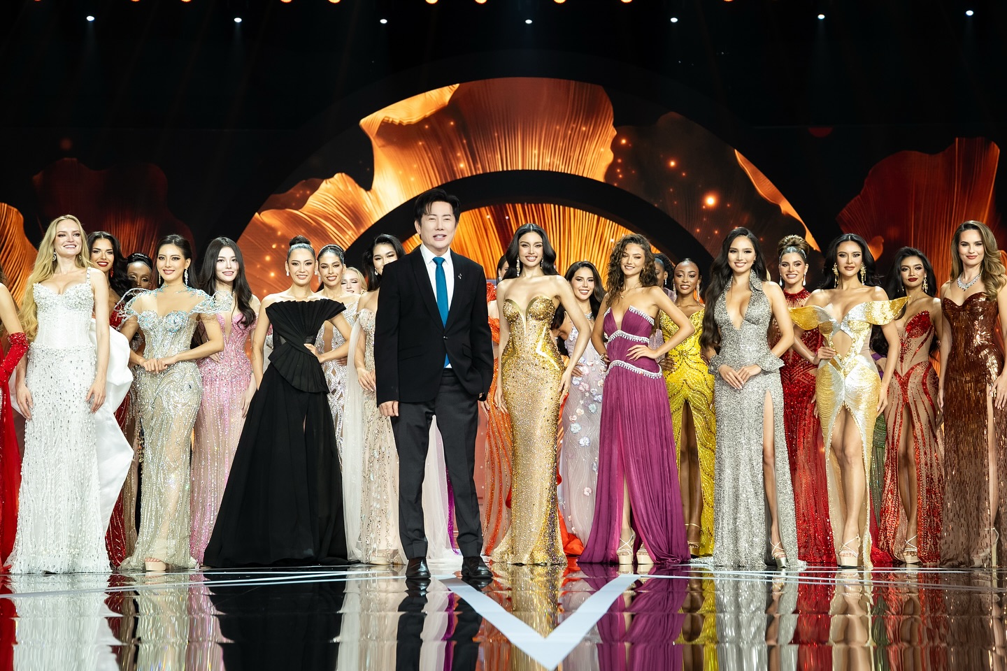 Hương Giang và loạt đối thủ quốc tế đọ sắc nóng bỏng ở bán kết Miss Universe - Ảnh 15.
