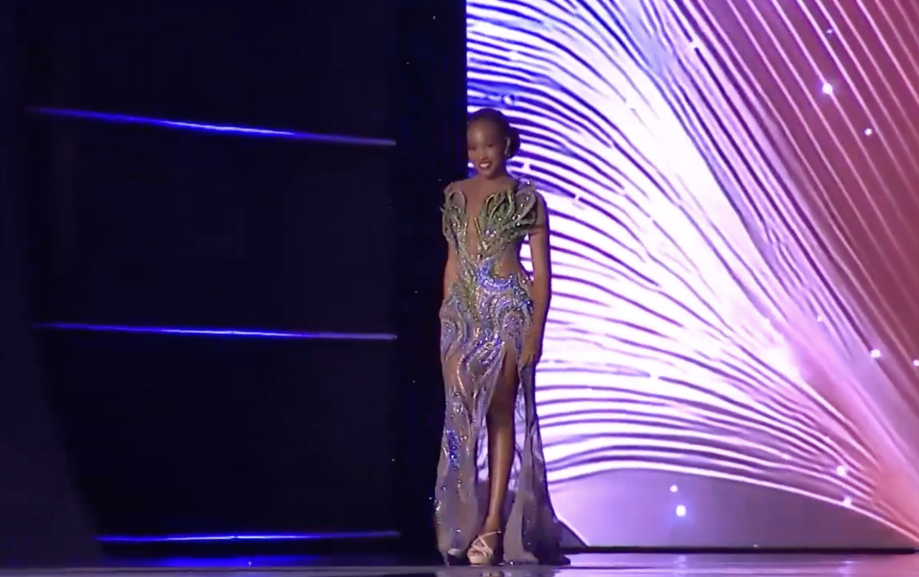 Thiết kế Việt tỏa sáng tại bán kết Miss Universe 2025 - Ảnh 10.