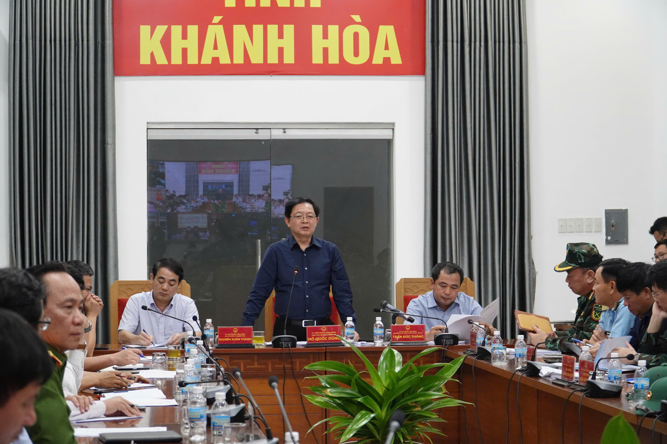 Bằng mọi giá phải tiếp cận cứu dân rốn ngập lụt Khánh Hòa trong đêm- Ảnh 1.