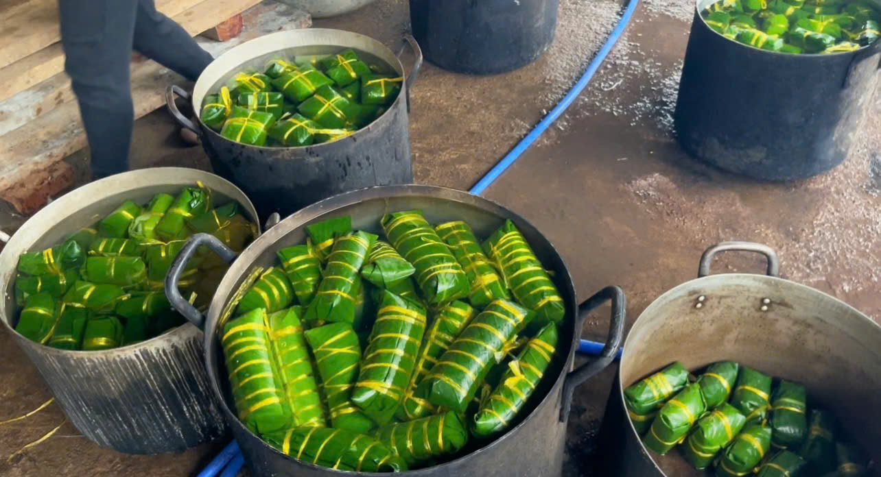 Những cánh tay trong mưa lạnh ngập lụt Phú Yên cũ, quá đỗi xót xa- Ảnh 3.