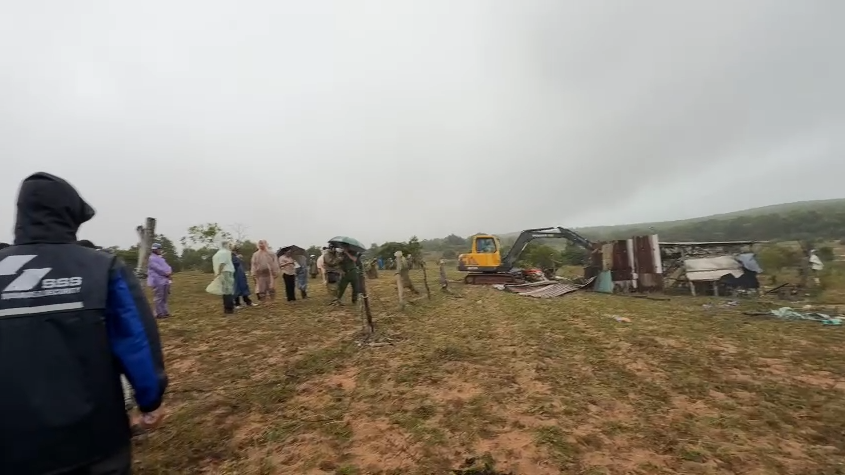 Cưỡng chế đất lấn chiếm tại Mũi Né: xử lý dứt điểm tồn đọng nhiều năm qua - Ảnh 1.