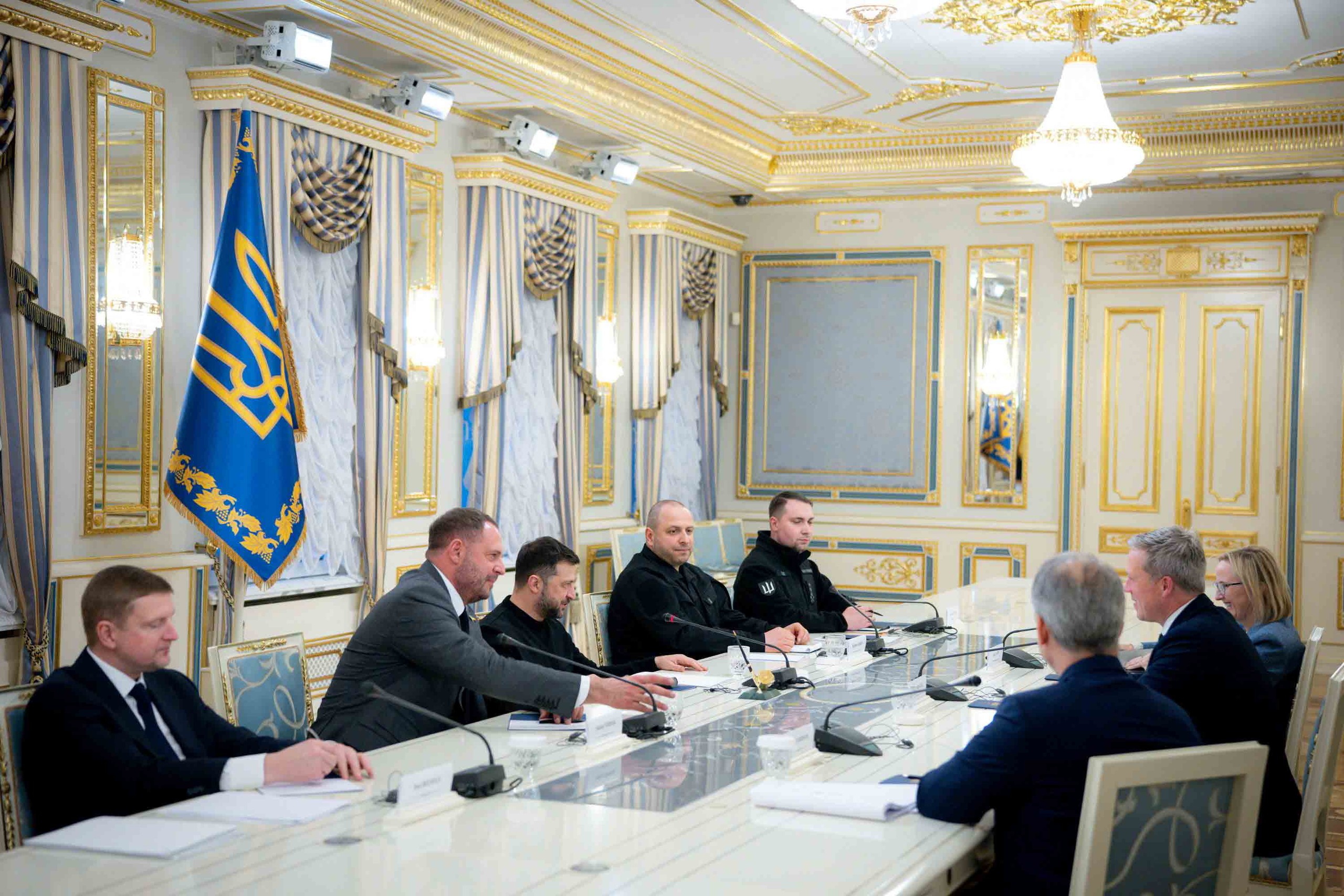 Tin tức đặc biệt trên báo in Thanh Niên 22.11.2025- Ảnh 3.