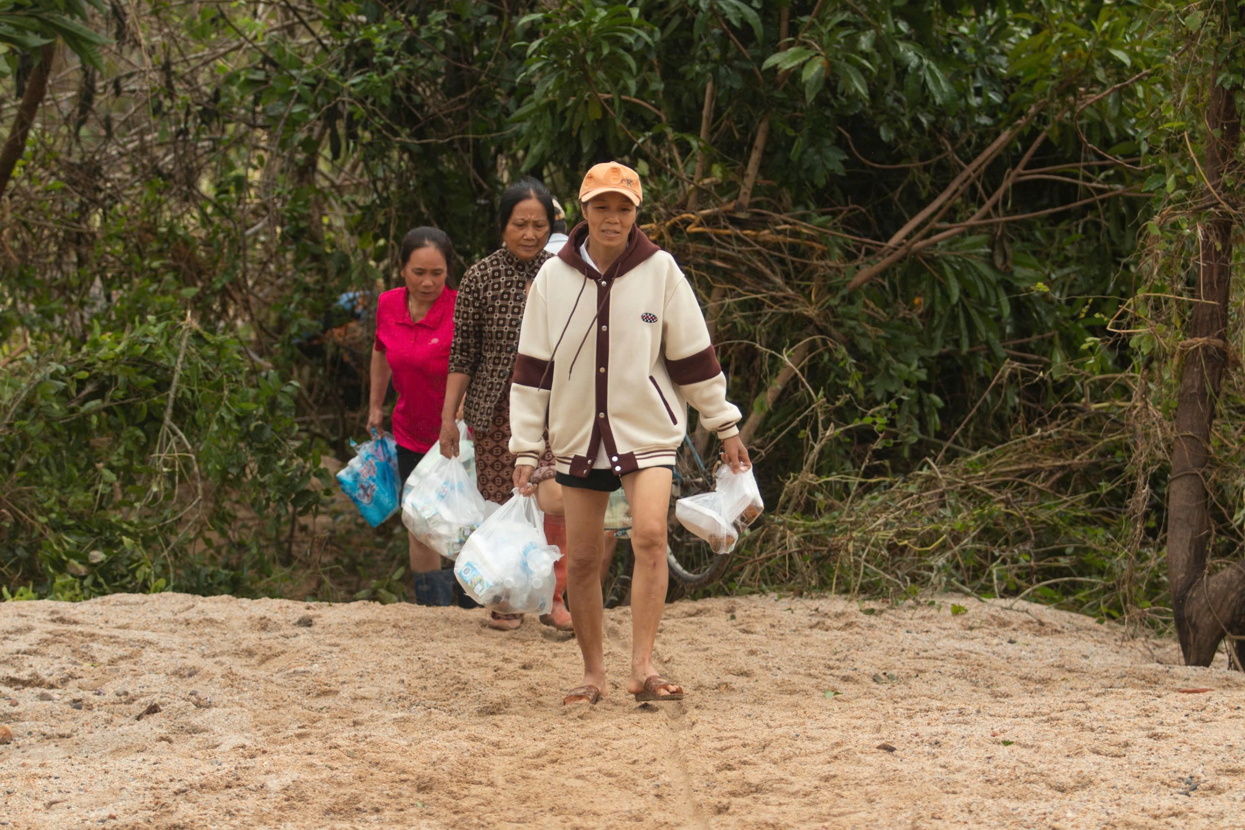 Người dân Luật Lễ nghẹn ngào: 'Tội nghiệp đàn bò… chúng bị cuốn đi hết'- Ảnh 5.