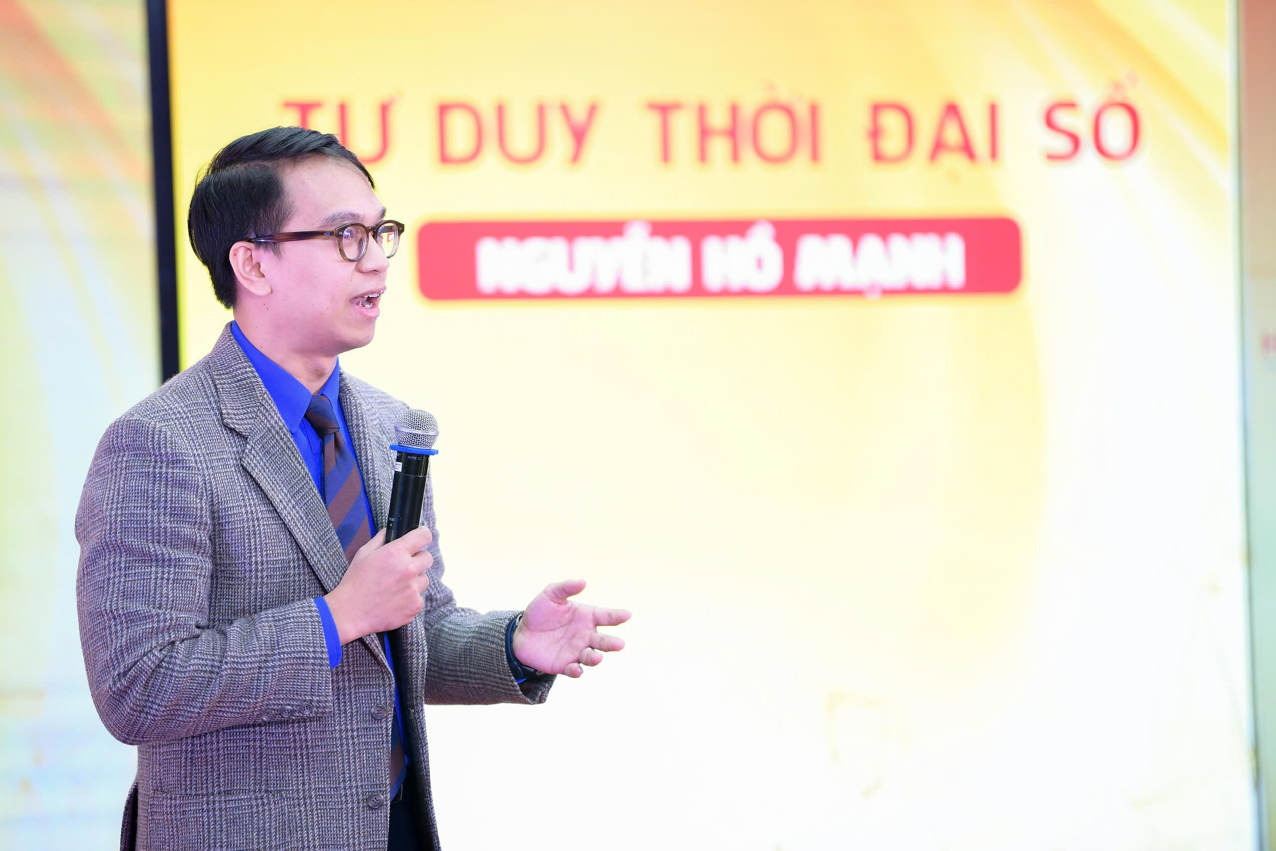 Mỗi thanh niên cần tự trang bị 'sức đề kháng số'- Ảnh 3.