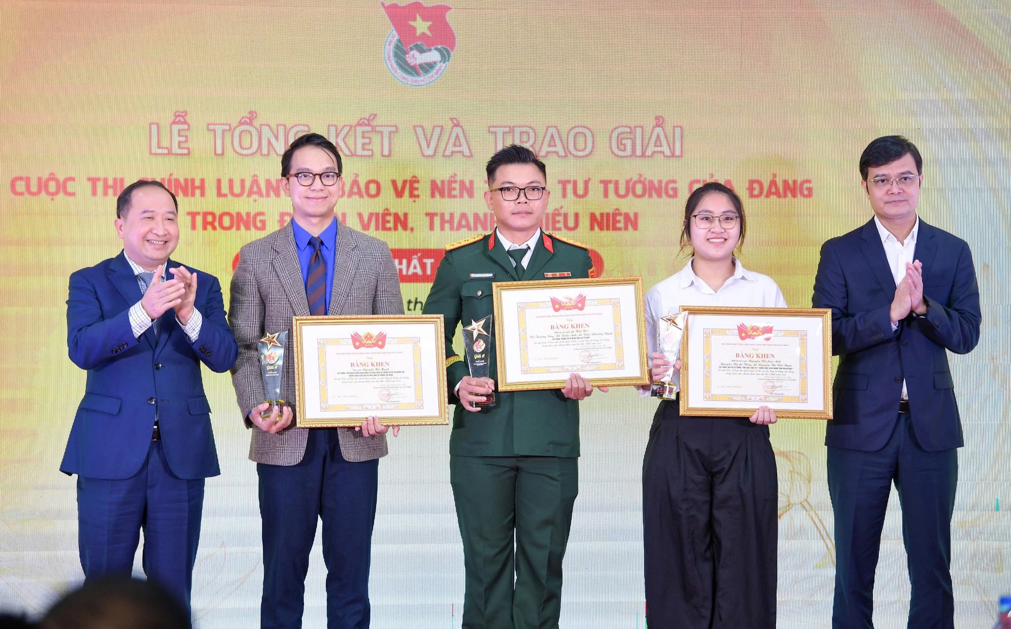 Mỗi thanh niên cần tự trang bị 'sức đề kháng số'- Ảnh 1.