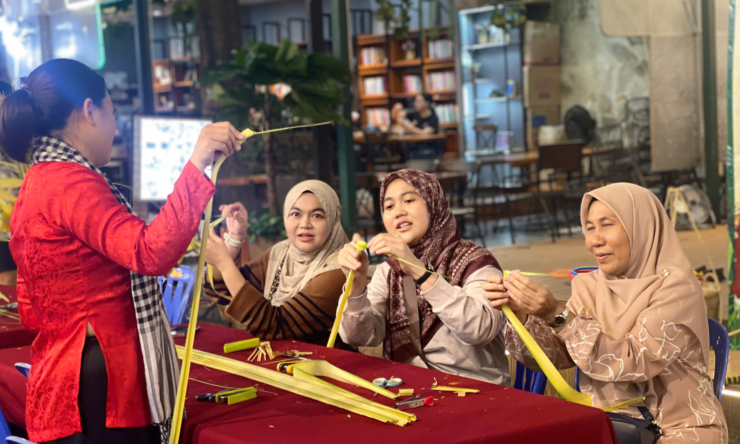 TP.HCM thử nghiệm 'Ngày hội sách và văn hóa đêm' tại đường sách- Ảnh 6.