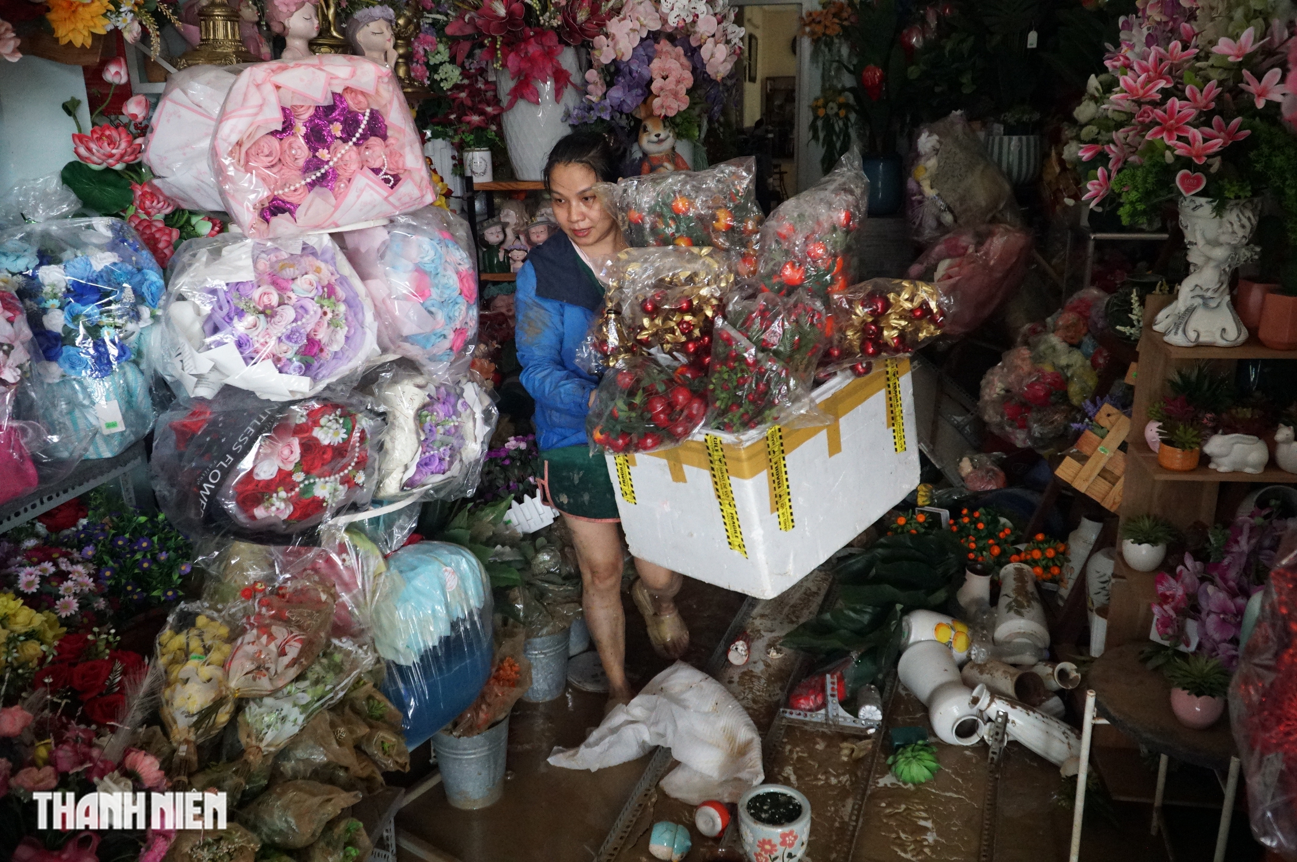 Hình ảnh nước ngập mênh mông tại tâm lũ lịch sử ở tỉnh Đắk Lắk - Ảnh 13.