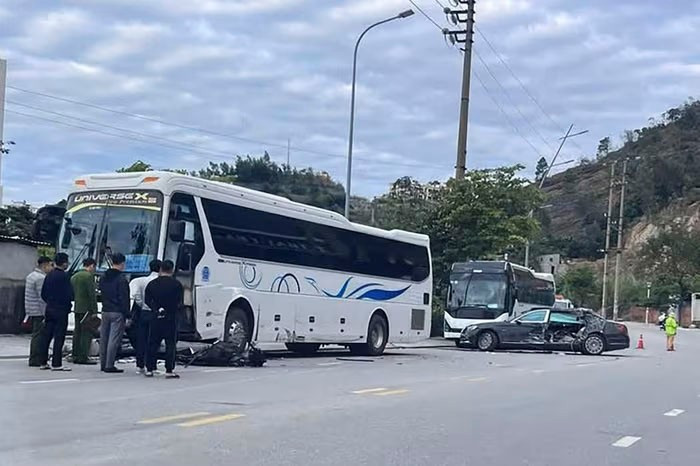 Diễn biến mới vụ xe sang Maybach S600 gây tai nạn tại Quảng Ninh- Ảnh 2.