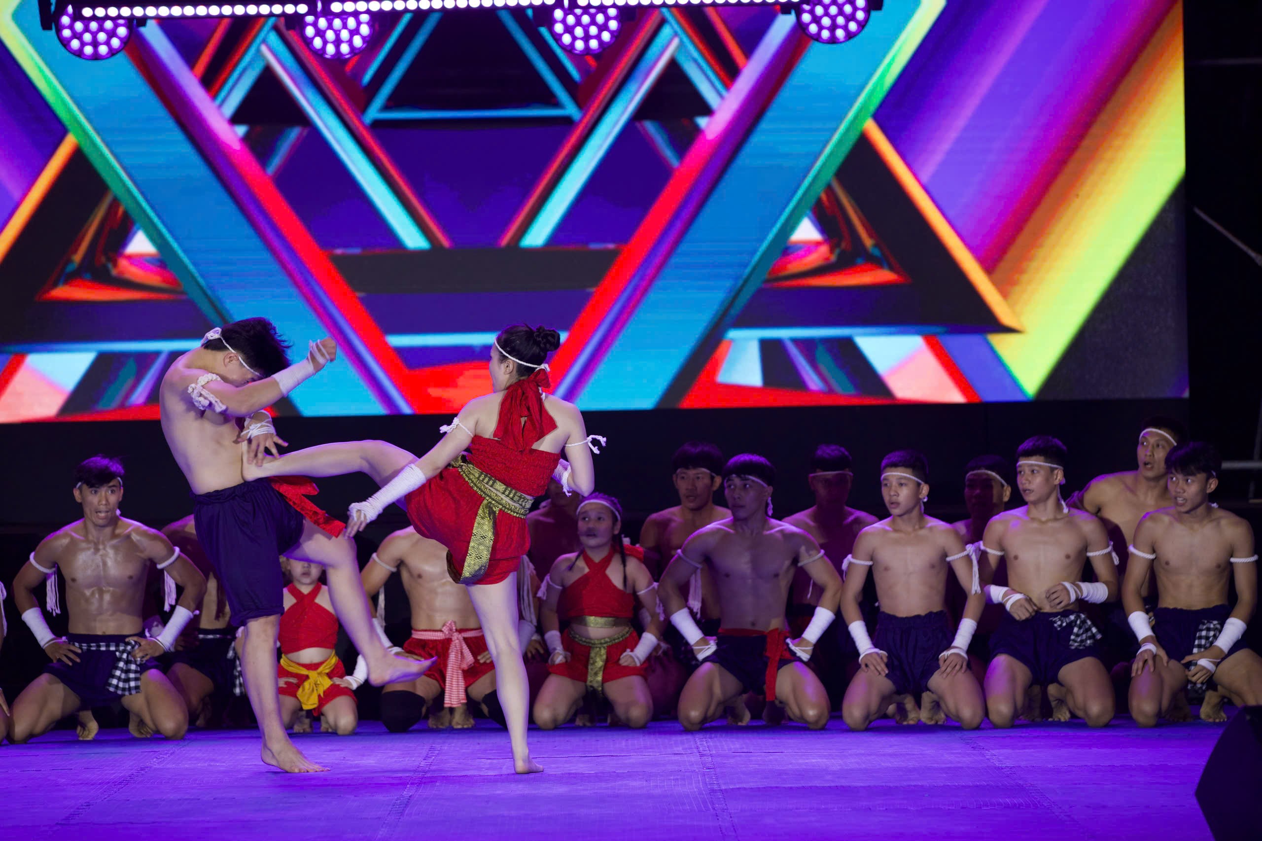 Du khách nước ngoài trầm trồ với màn biểu diễn võ thuật mãn nhãn tại TP.HCM- Ảnh 3.