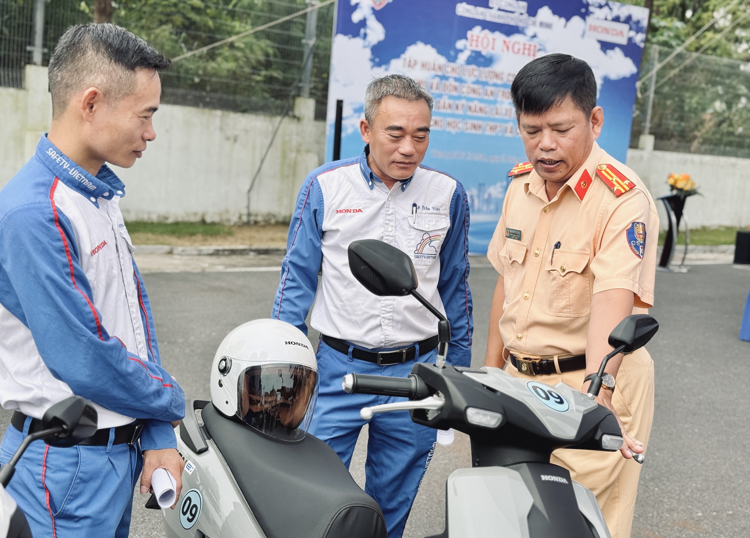 Gần 1.600 học sinh, sinh viên vi phạm giao thông ở TP.HCM: CSGT nói lý do- Ảnh 5.