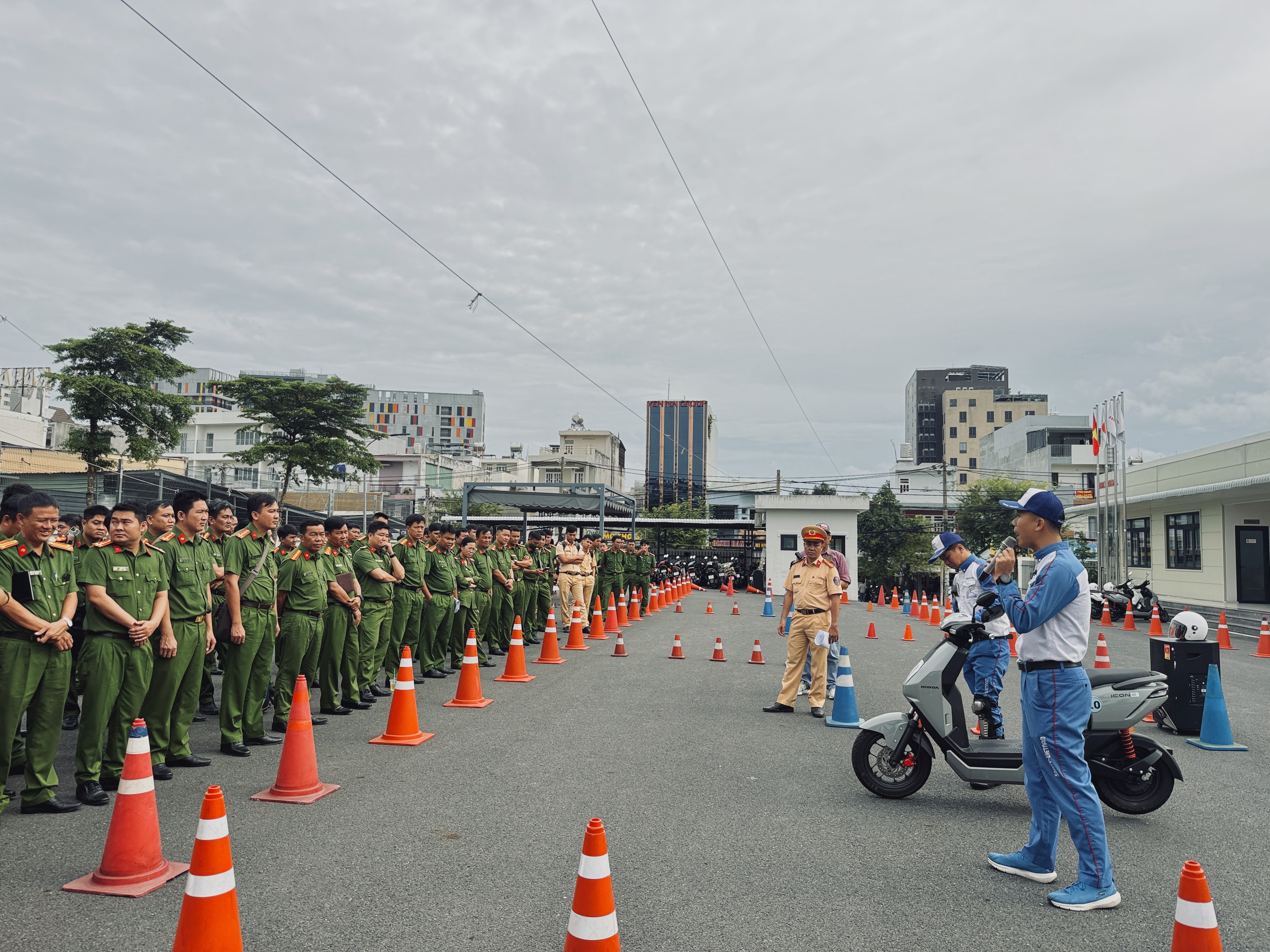Gần 1.600 học sinh, sinh viên vi phạm giao thông ở TP.HCM: CSGT nói lý do- Ảnh 3.