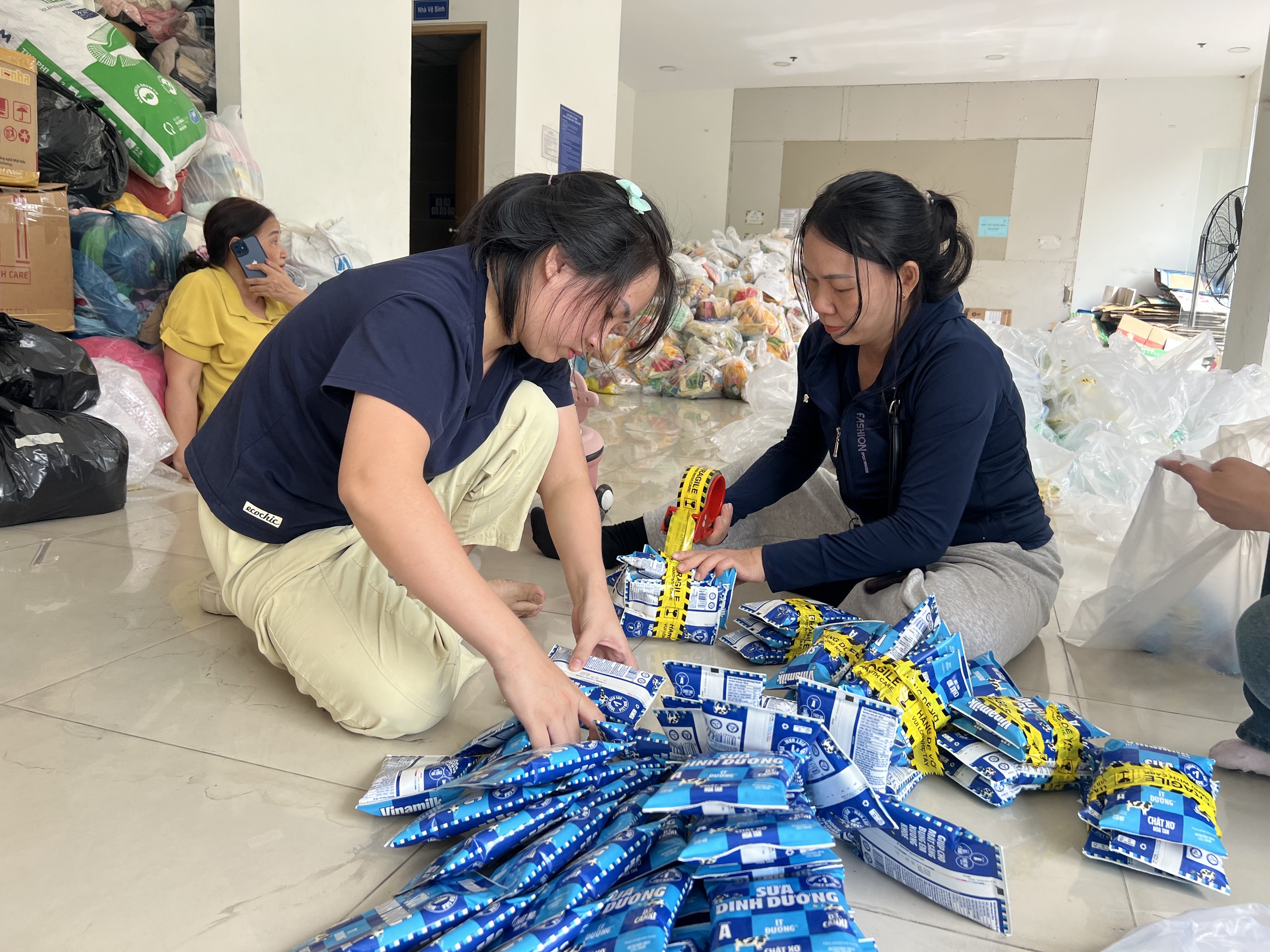 TP.HCM nghĩa tình, giúp ngay vùng ngập lụt Phú Yên cũ- Ảnh 3.