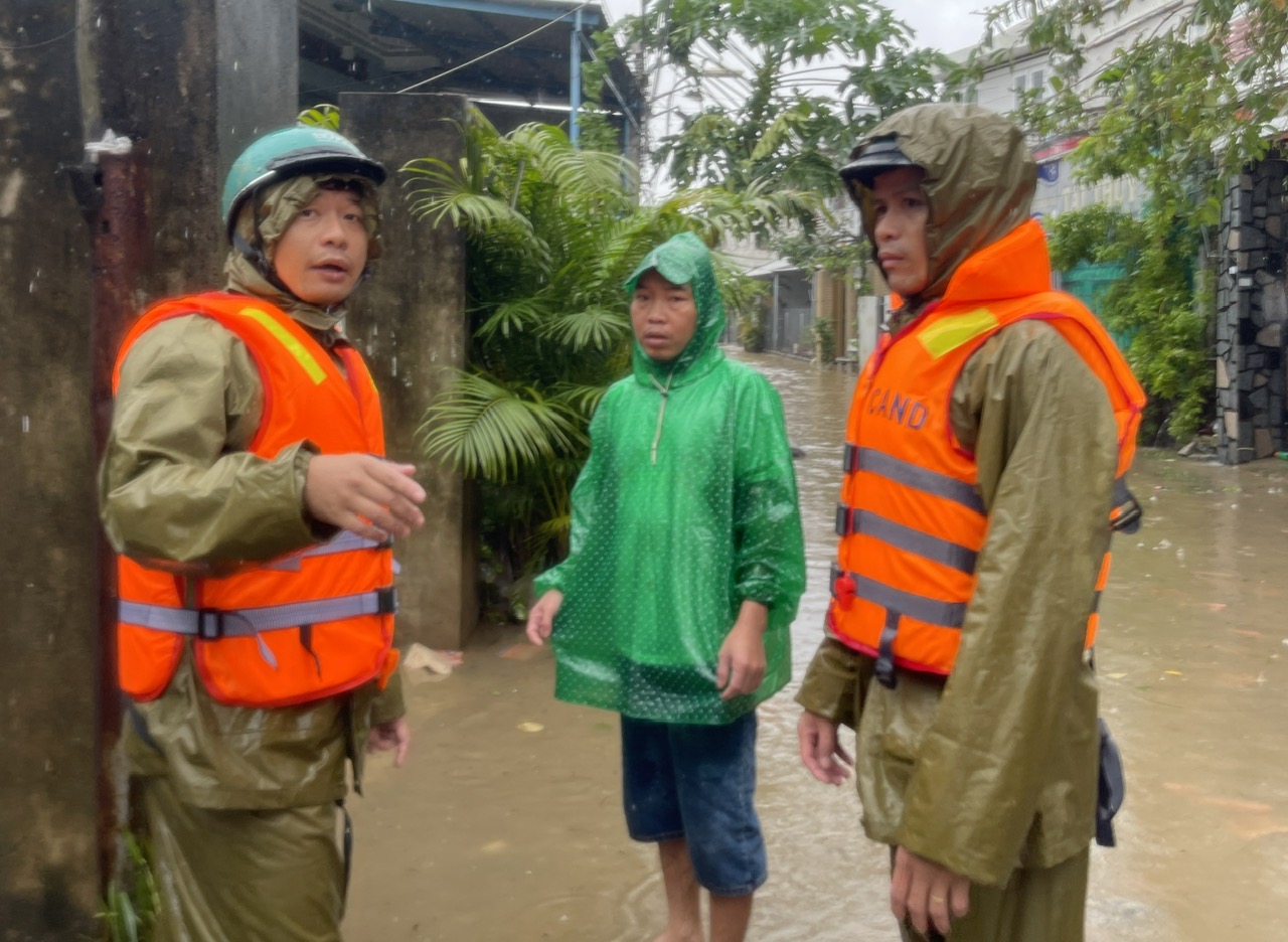 Con gái tật nguyền bị lũ cuốn trong đêm: Cha già run run kể lại khoảnh khắc bất lực - Ảnh 5.