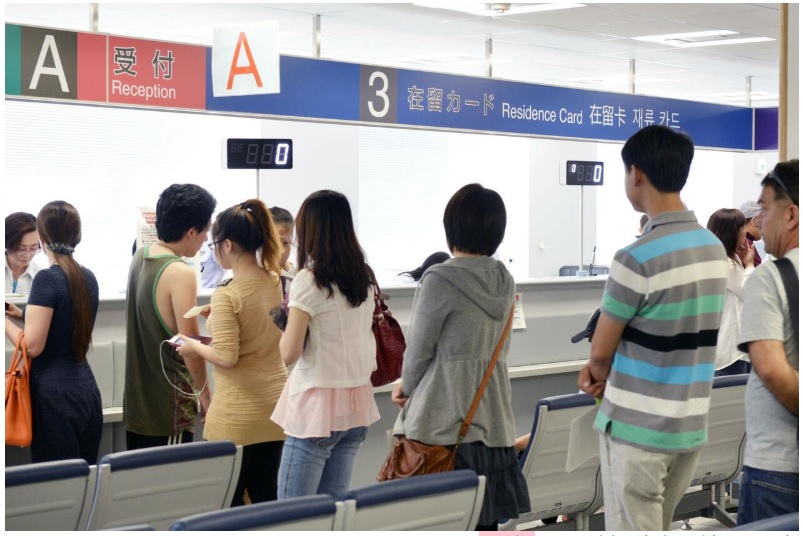 Nhật sắp tăng mạnh phí visa với cư dân nước ngoài?- Ảnh 1.