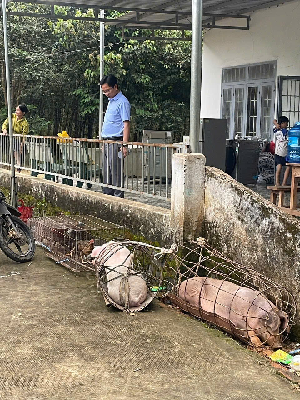 Thủy điện Đồng Nai 5 xả tràn, hàng trăm hộ dân hạ nguồn bị ngập lụt - Ảnh 5.