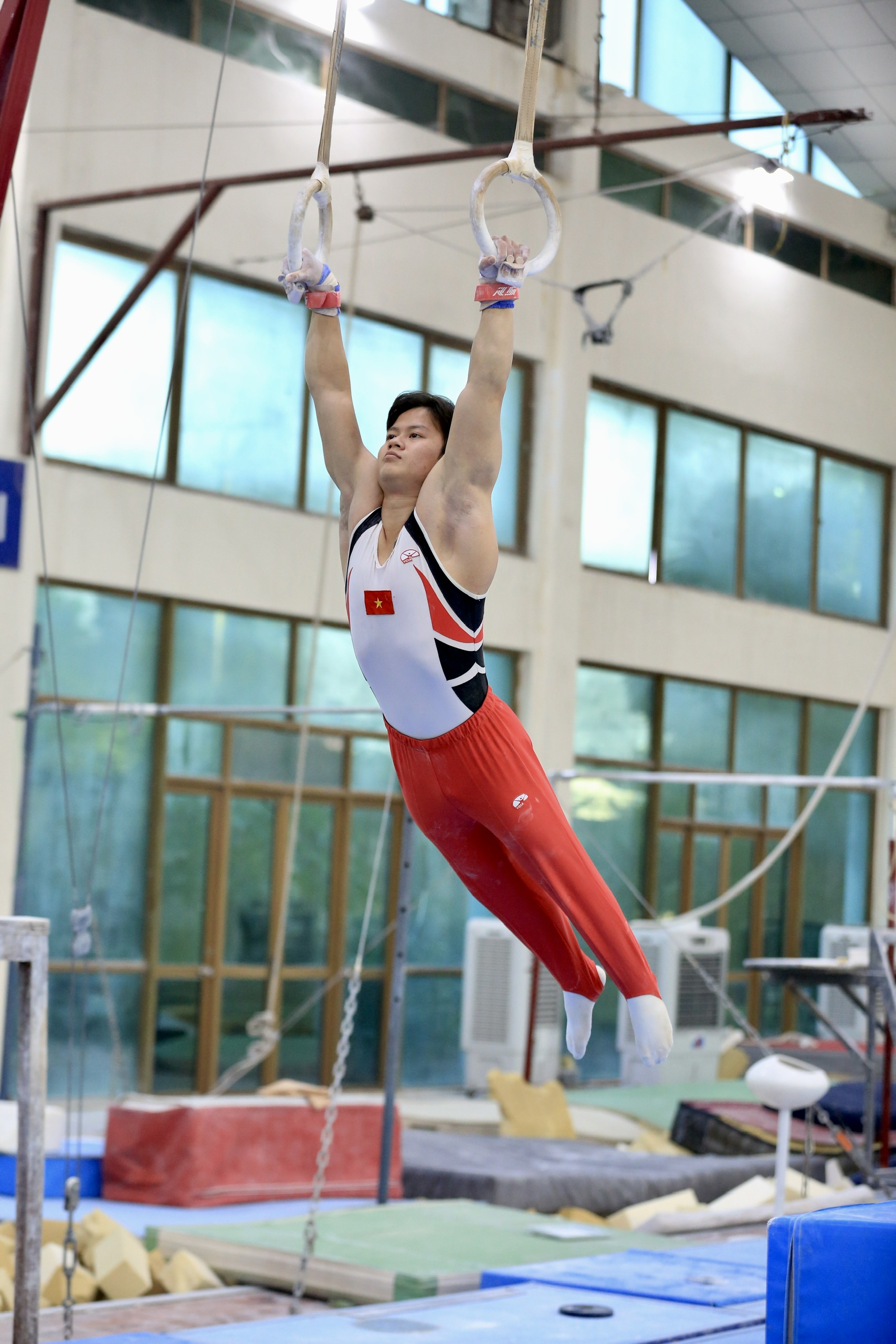 'Hot boy’ thể dục dụng cụ và giấc mơ vàng SEA Games 33: Khi bị Thái Lan làm khó- Ảnh 2.