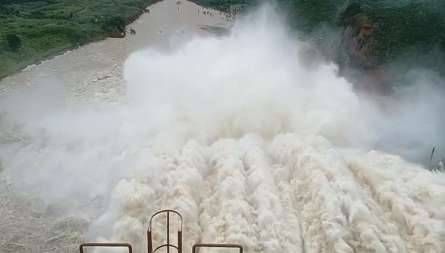 Thủy điện Đồng Nai 5 đã giảm lưu lượng nước xả xuống hạ du - Ảnh 1.