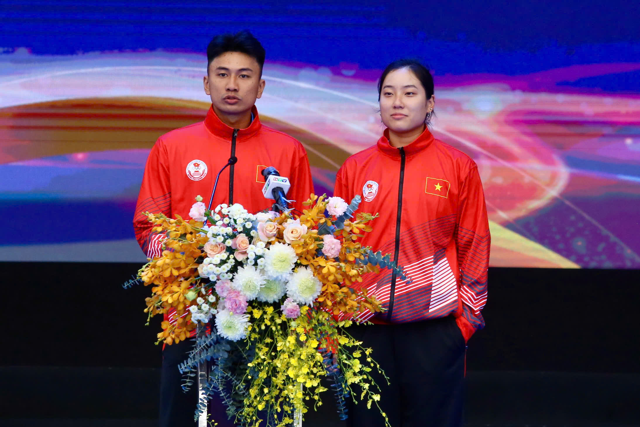 Chủ tịch UBND TP.HCM Nguyễn Văn Được trao cờ xuất quân cho VĐV dự SEA Games 33- Ảnh 5.