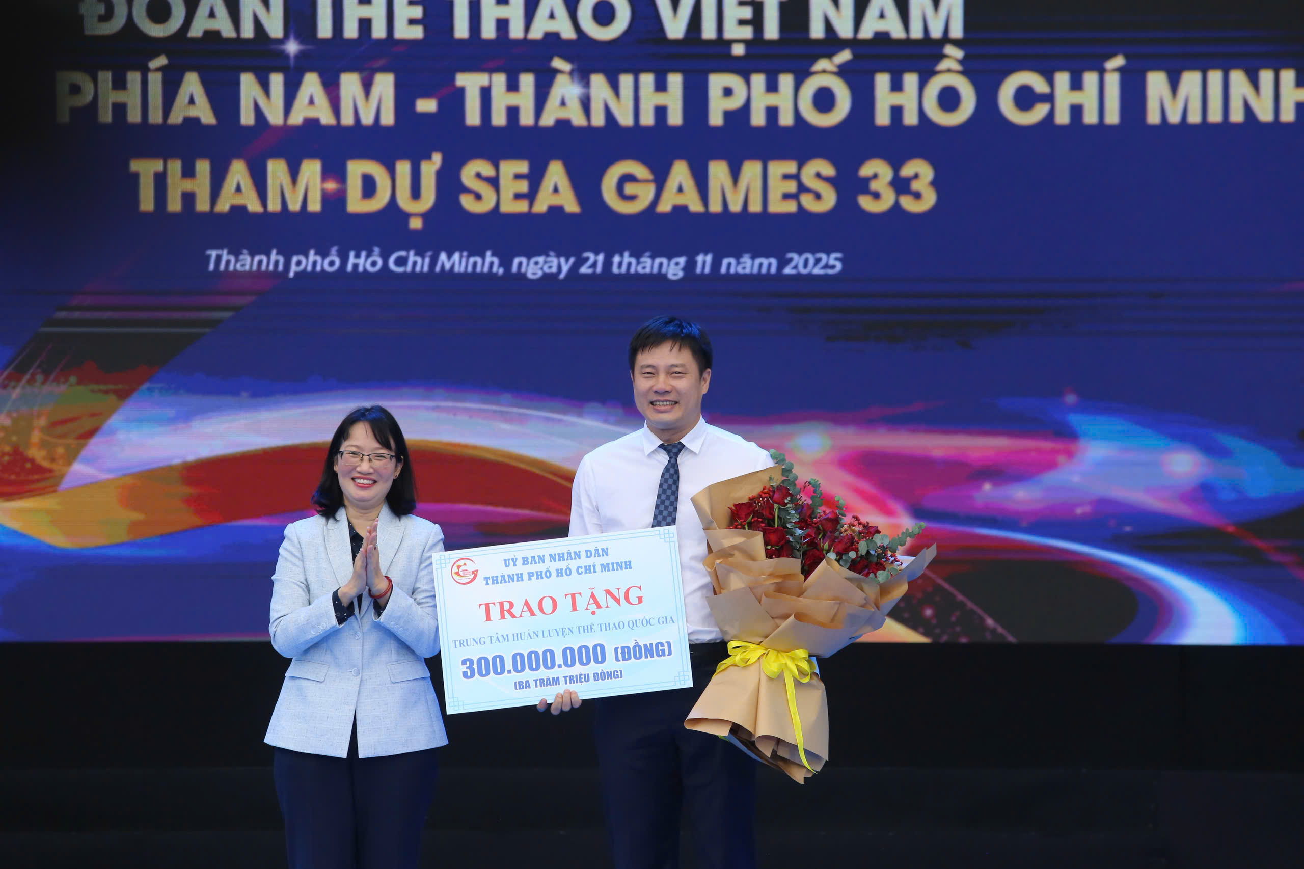 Chủ tịch UBND TP.HCM Nguyễn Văn Được trao cờ xuất quân cho VĐV dự SEA Games 33- Ảnh 2.