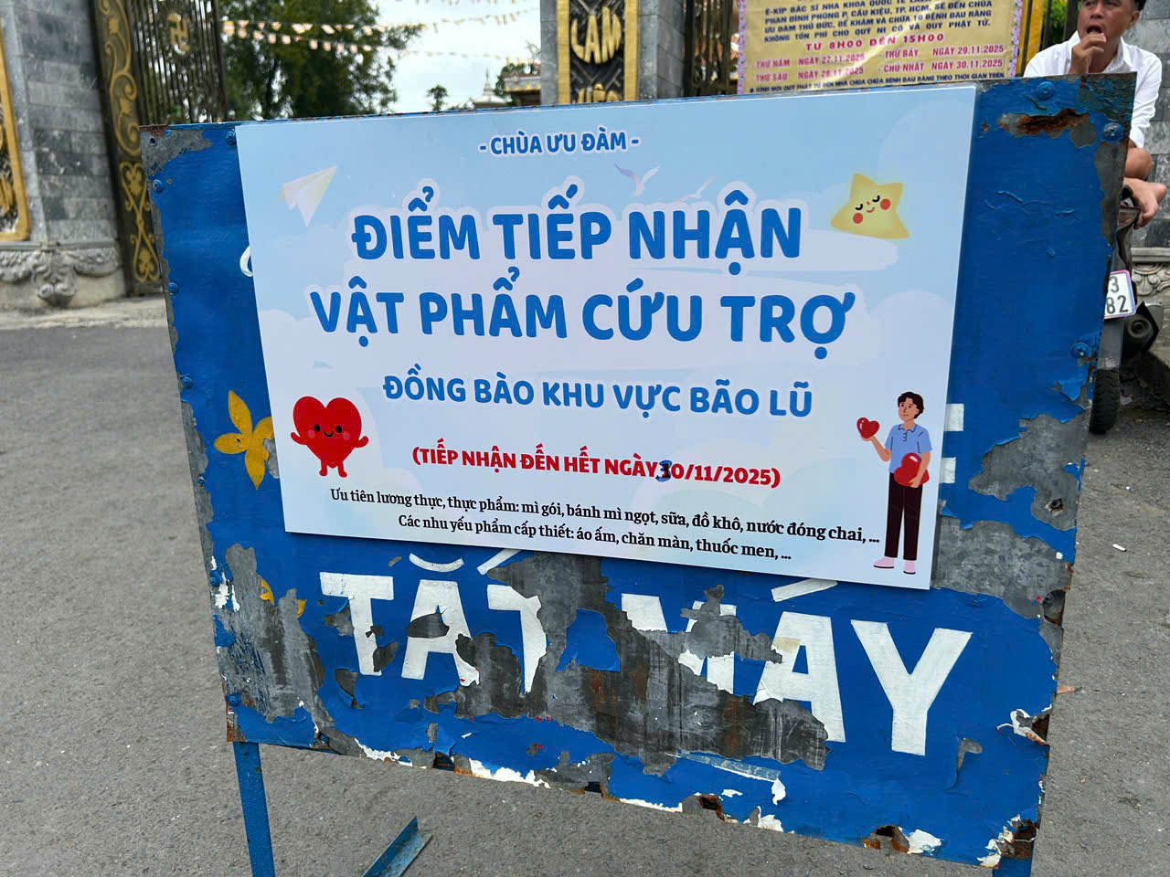 TP.HCM: Hàng cứu trợ dồn dập đổ về ga metro, xuyên đêm chuyển ra miền Trung - Ảnh 18.