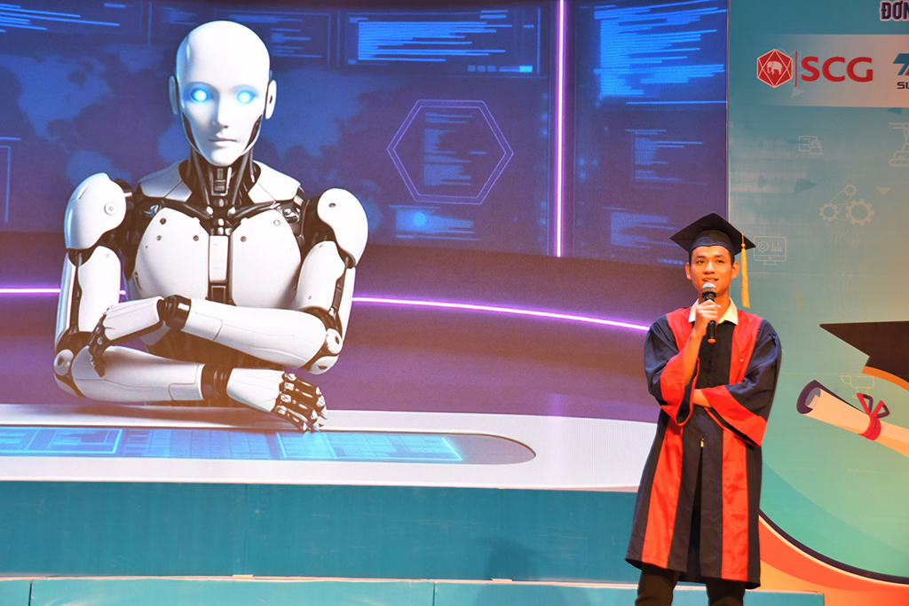 Ấn tượng với thủ khoa đưa sản phẩm AI lên sân khấu làm MC- Ảnh 1.