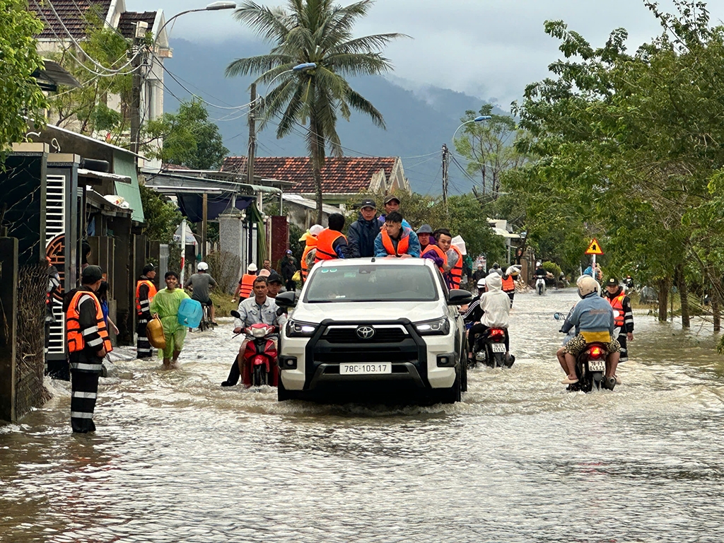 Những ngôi làng trơ trụi sau lũ - Ảnh 2.