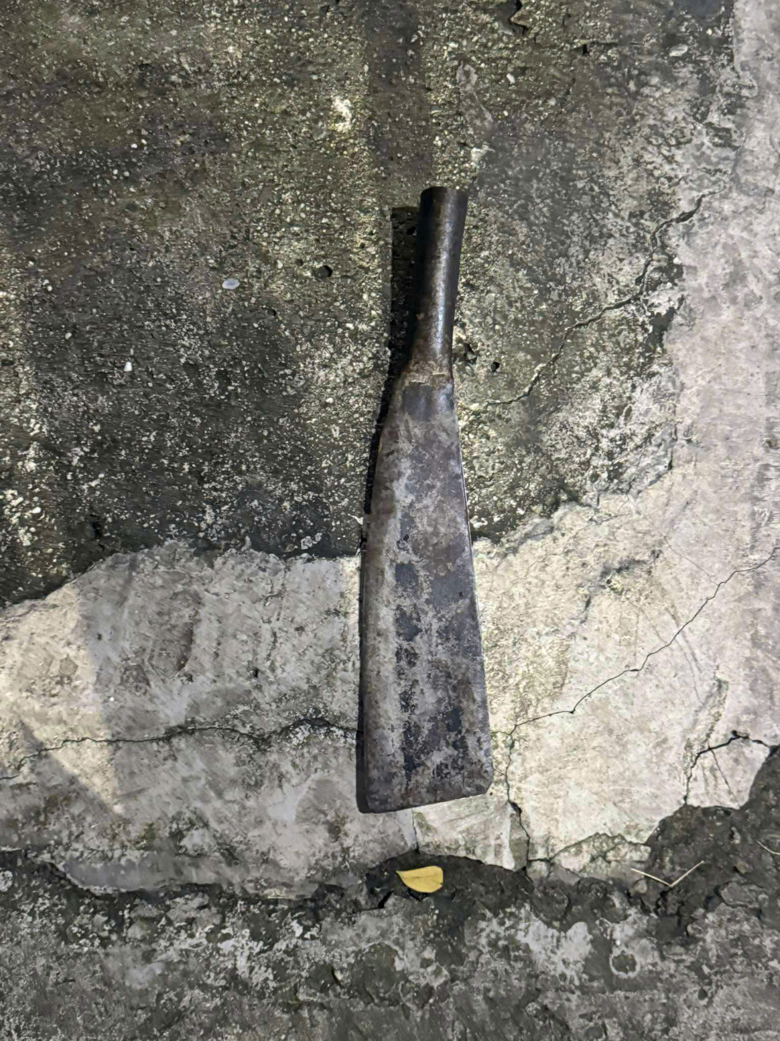 Bắt nhóm thiếu niên thủ dao trộm xe máy - Ảnh 2.