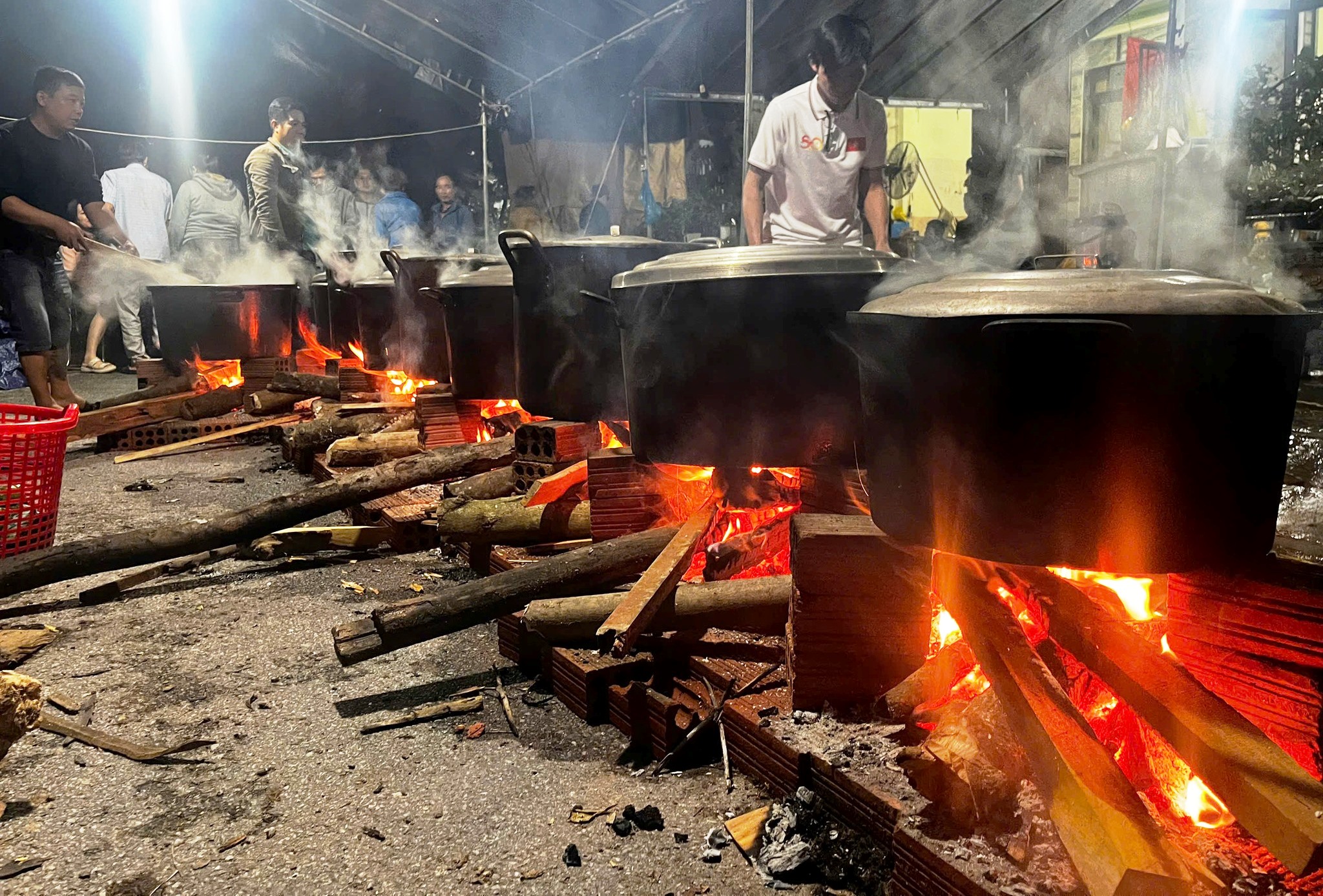 Người Đà Nẵng hướng về vùng lũ: Từ nơi nhận quà cứu trợ thành nơi sẻ chia - Ảnh 8.