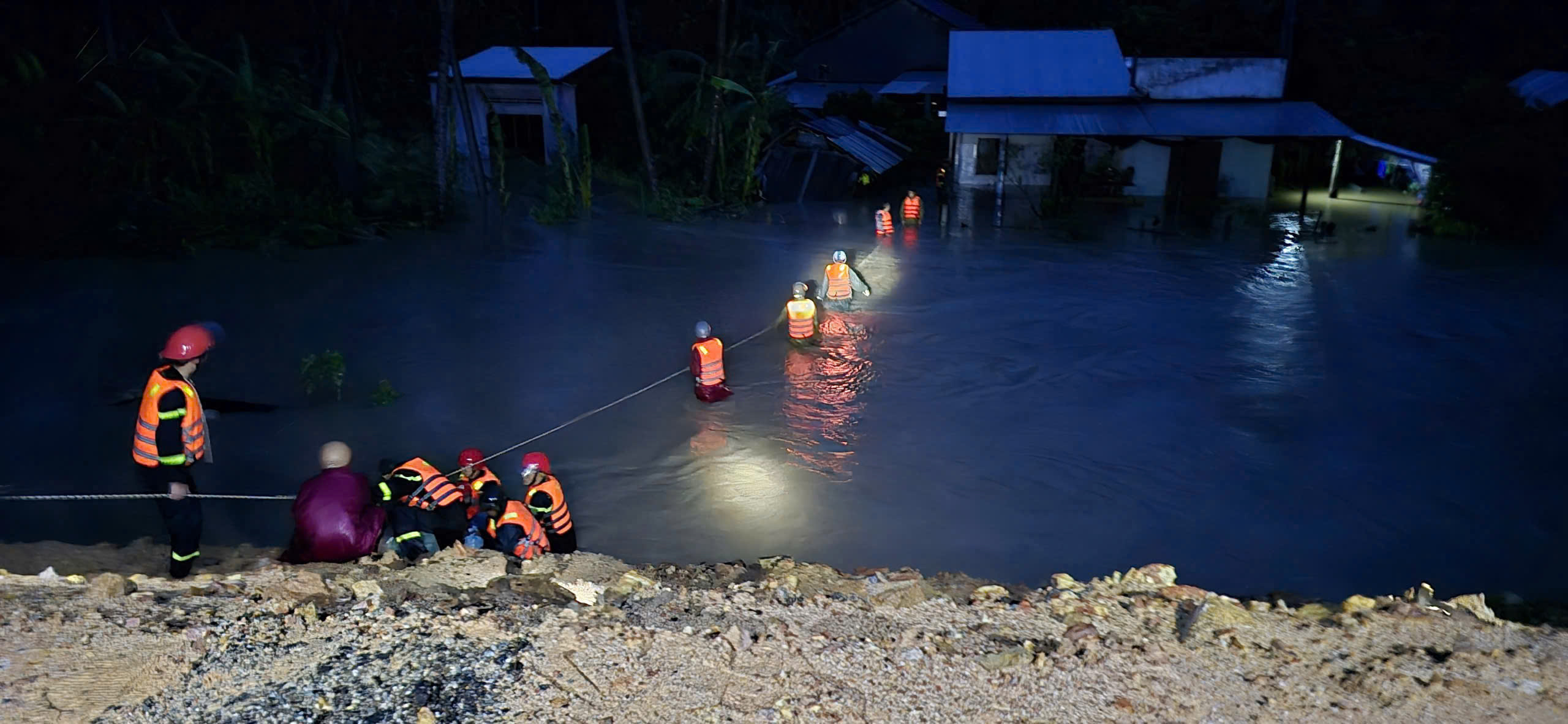 - Ảnh 1. - Ảnh 1.