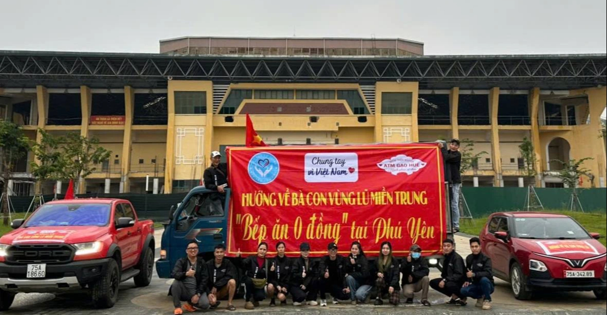 Tấm lòng người Huế hướng về vùng lũ Phú Yên sau thiên tai lũ lụt - Ảnh 10.