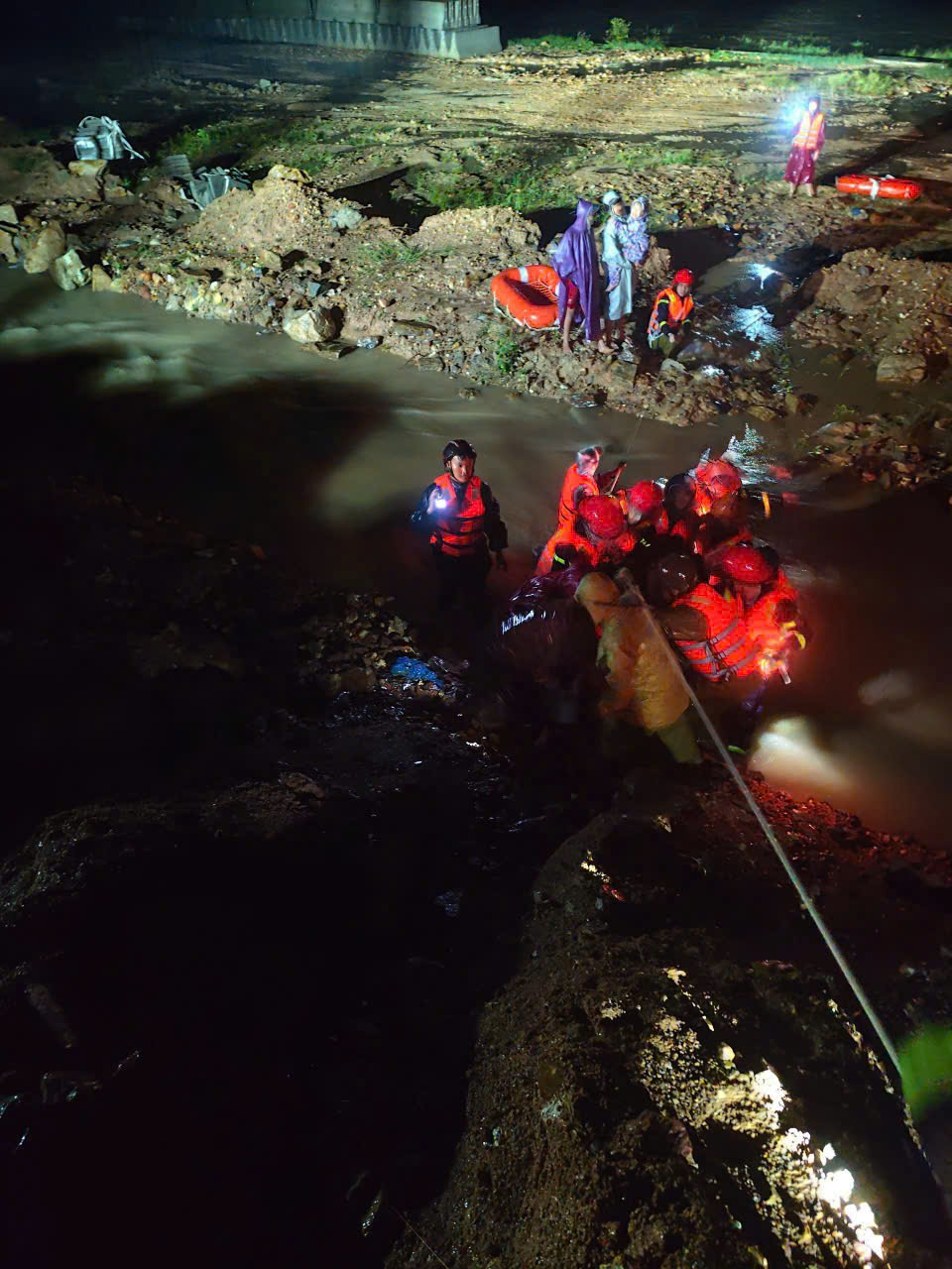 - Ảnh 3. - Ảnh 3.