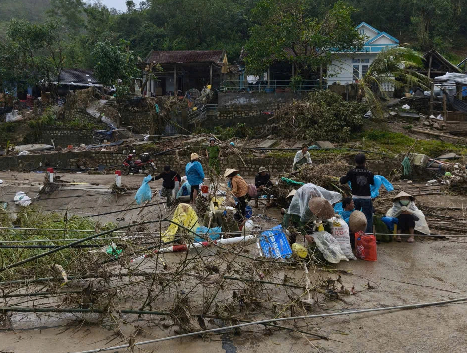 Công an Khánh Hòa, Đắk Lắk, Gia Lai: Xuyên ngày đêm cứu dân và cứu trợ- Ảnh 16.