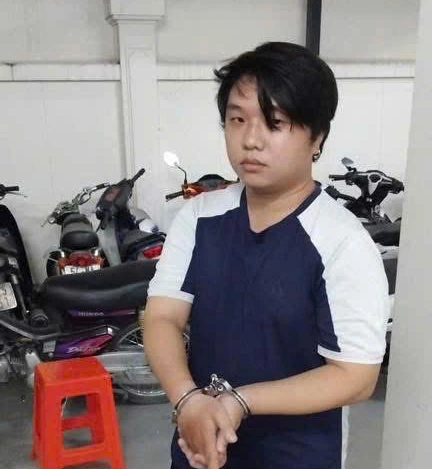 Công an TP.HCM 2 giờ truy bắt kẻ cướp giật điện thoại, dương tính ma túy - Ảnh 1.