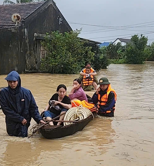 Công an Khánh Hòa, Đắk Lắk, Gia Lai: Xuyên ngày đêm cứu dân và cứu trợ- Ảnh 11.